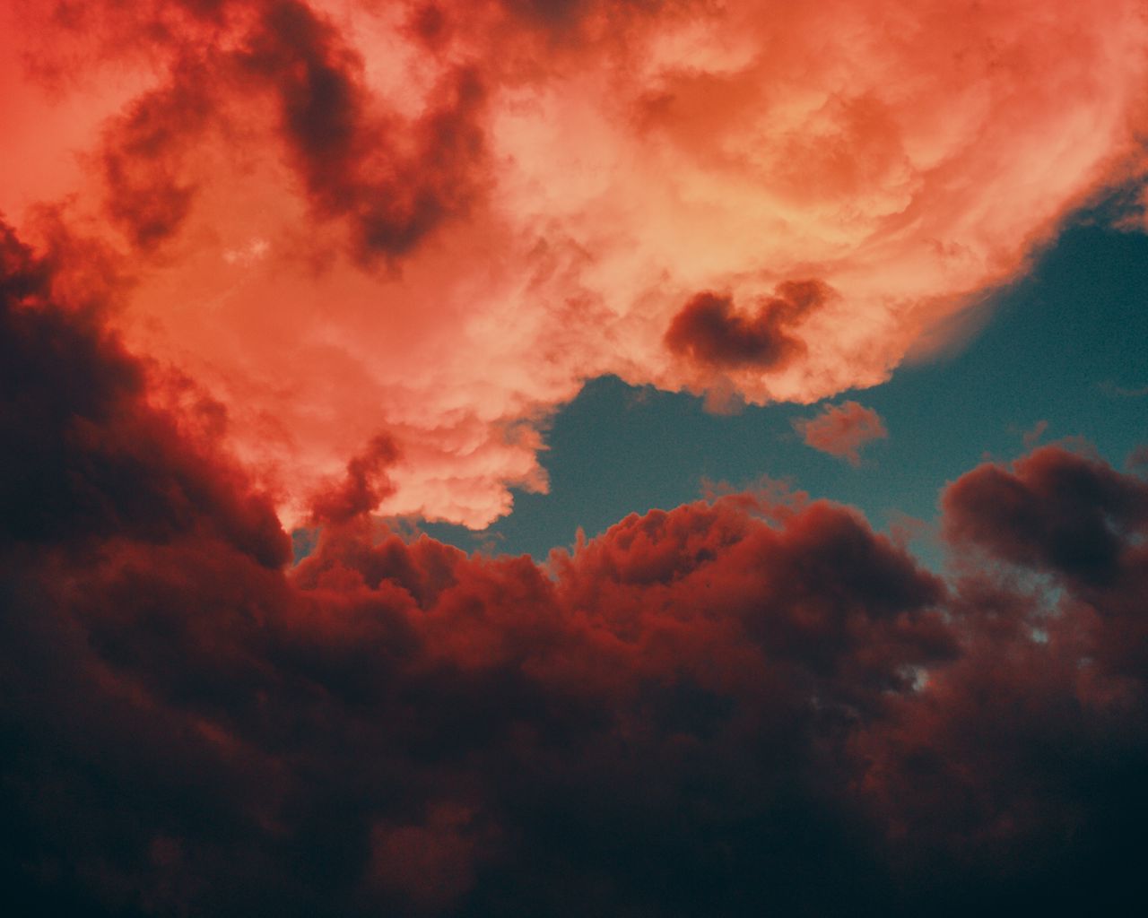 Download wallpaper 1280x1024 clouds, dark, red, sky, twilight standard 5:4 HD background