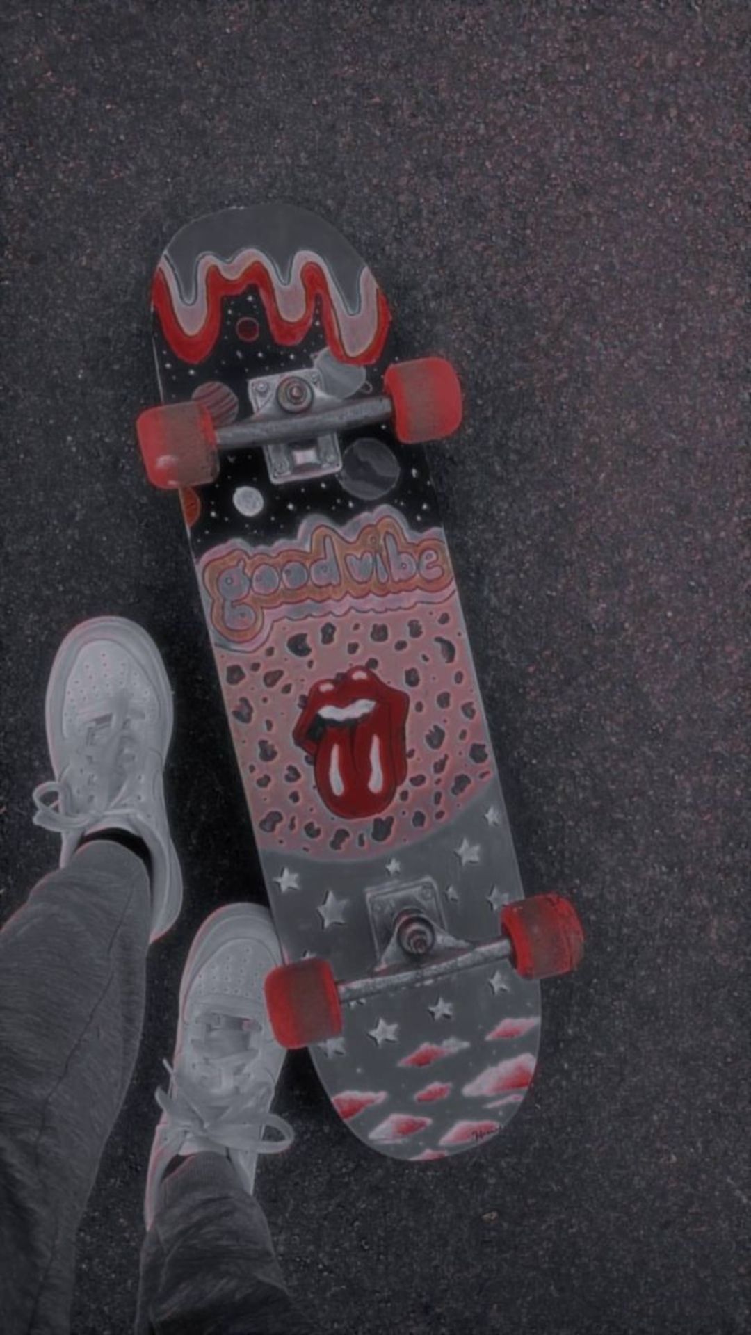 A skateboard with the rolling stones logo on it - Skate, skater
