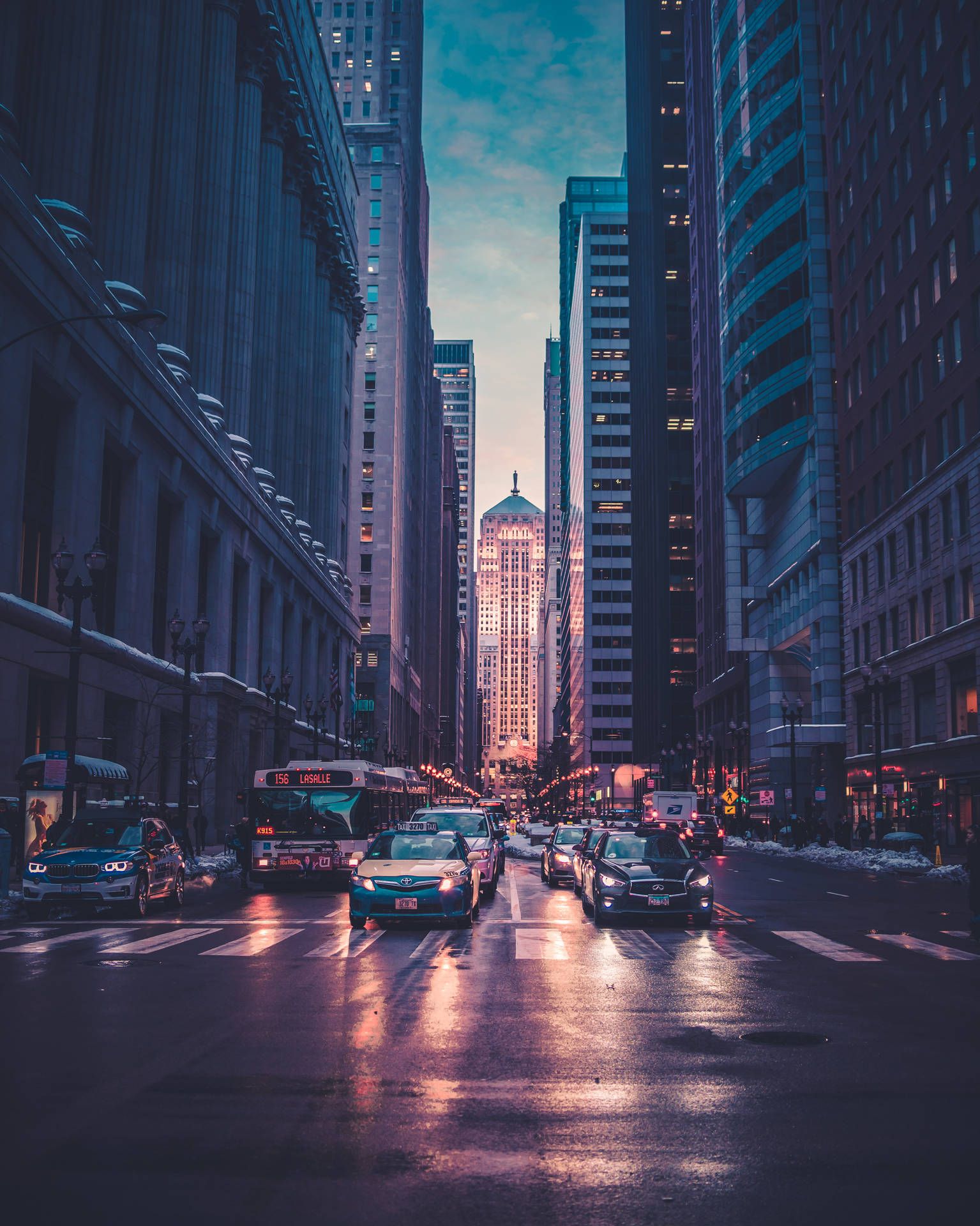 A city street with cars and buildings - Chicago