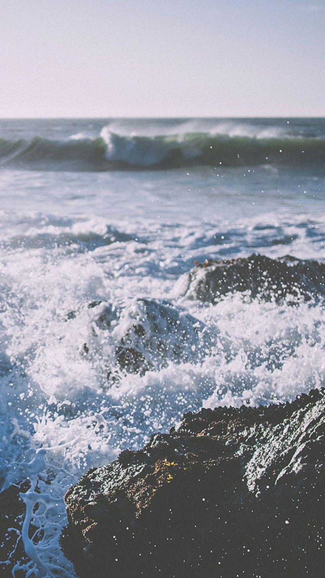 IPhone wallpaper with a picture of the sea - Ocean
