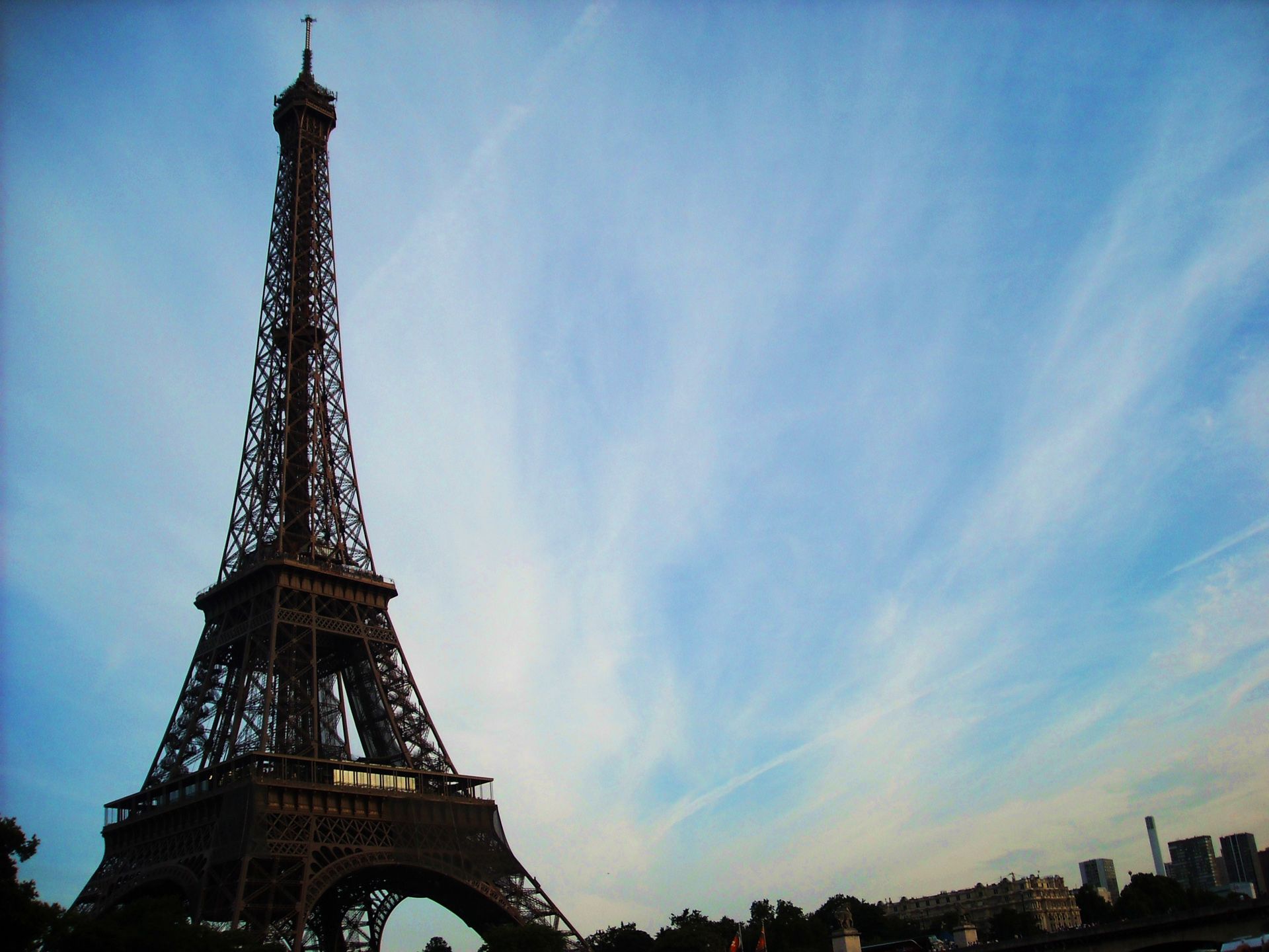 Eiffel Tower HD Wallpaper