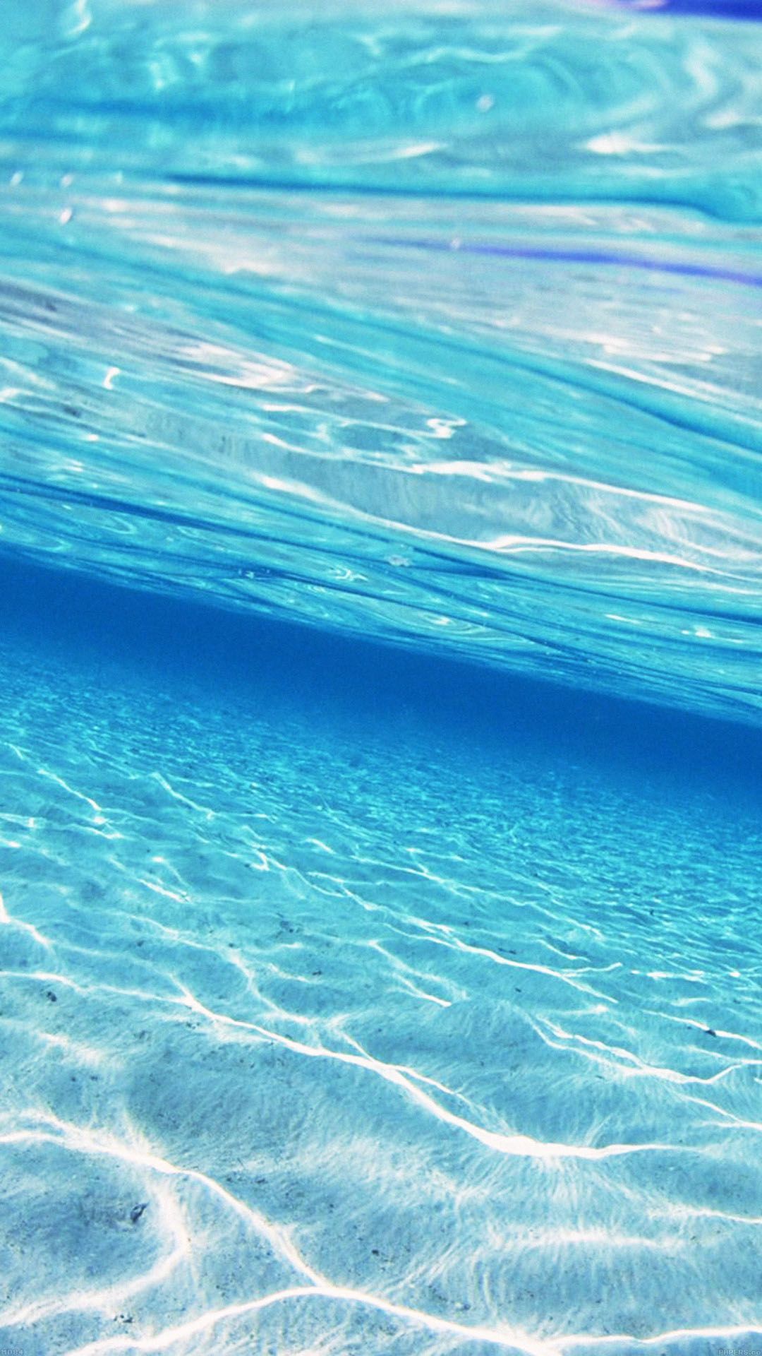 IPhone wallpaper of the day: The blue of the ocean - Underwater