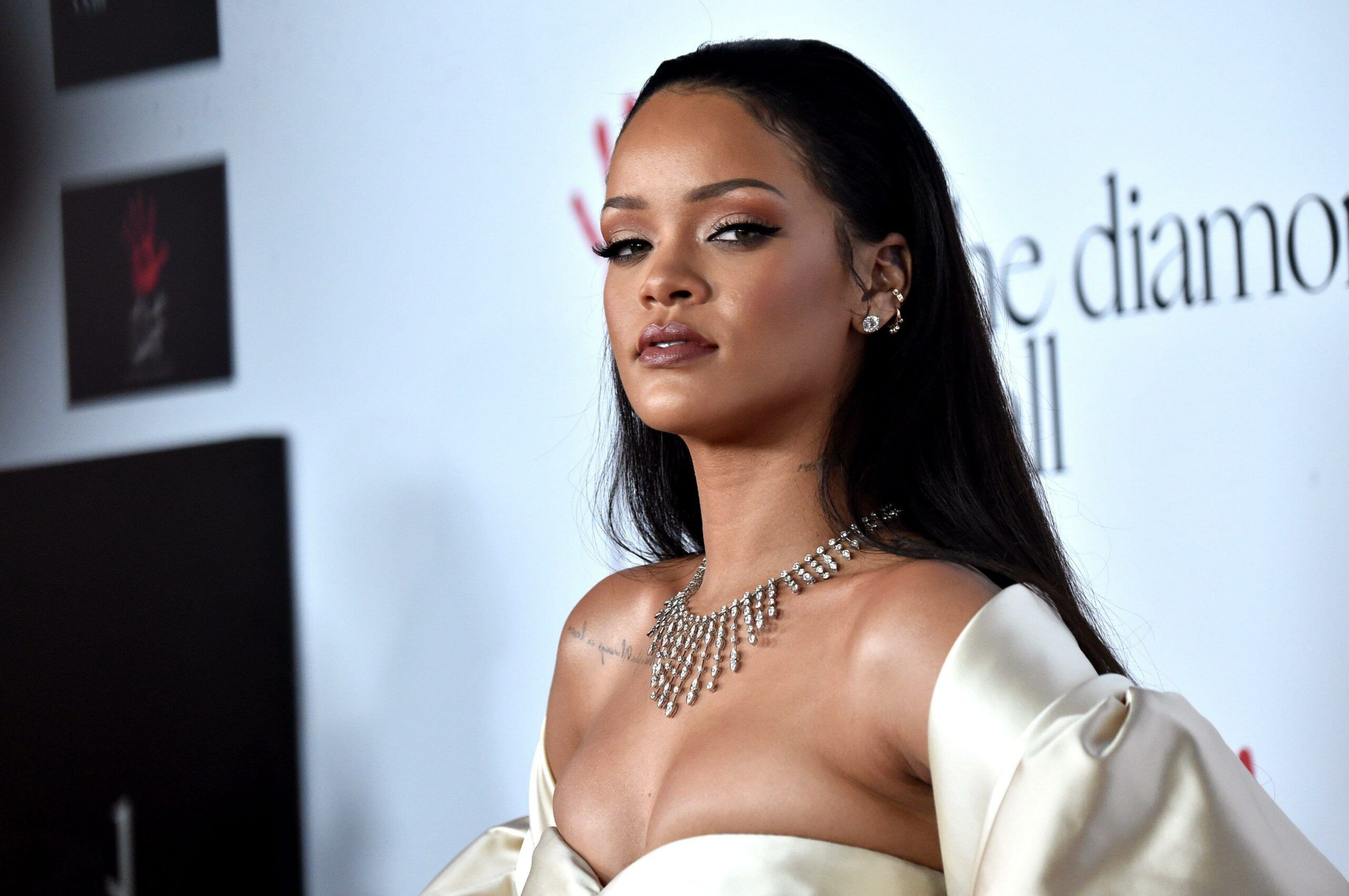 Rihanna is a diamond in the rough at diana ross's annual gala - Rihanna