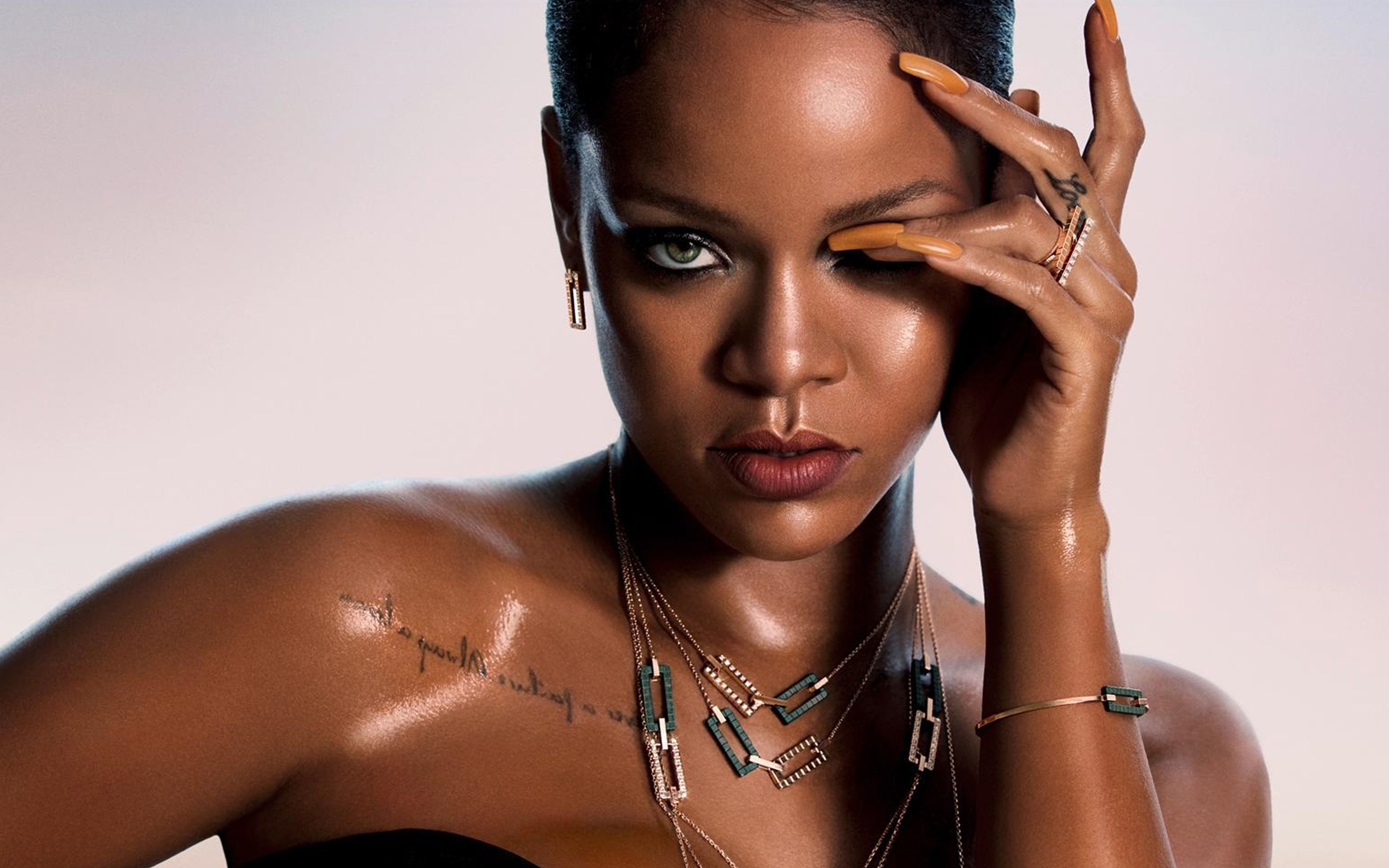 Rihanna is the cover star of harper's bazaar usa - Rihanna