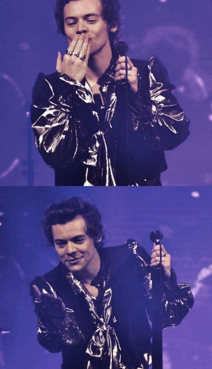 Harry Styles at his concert in a metallic jacket - Harry Styles