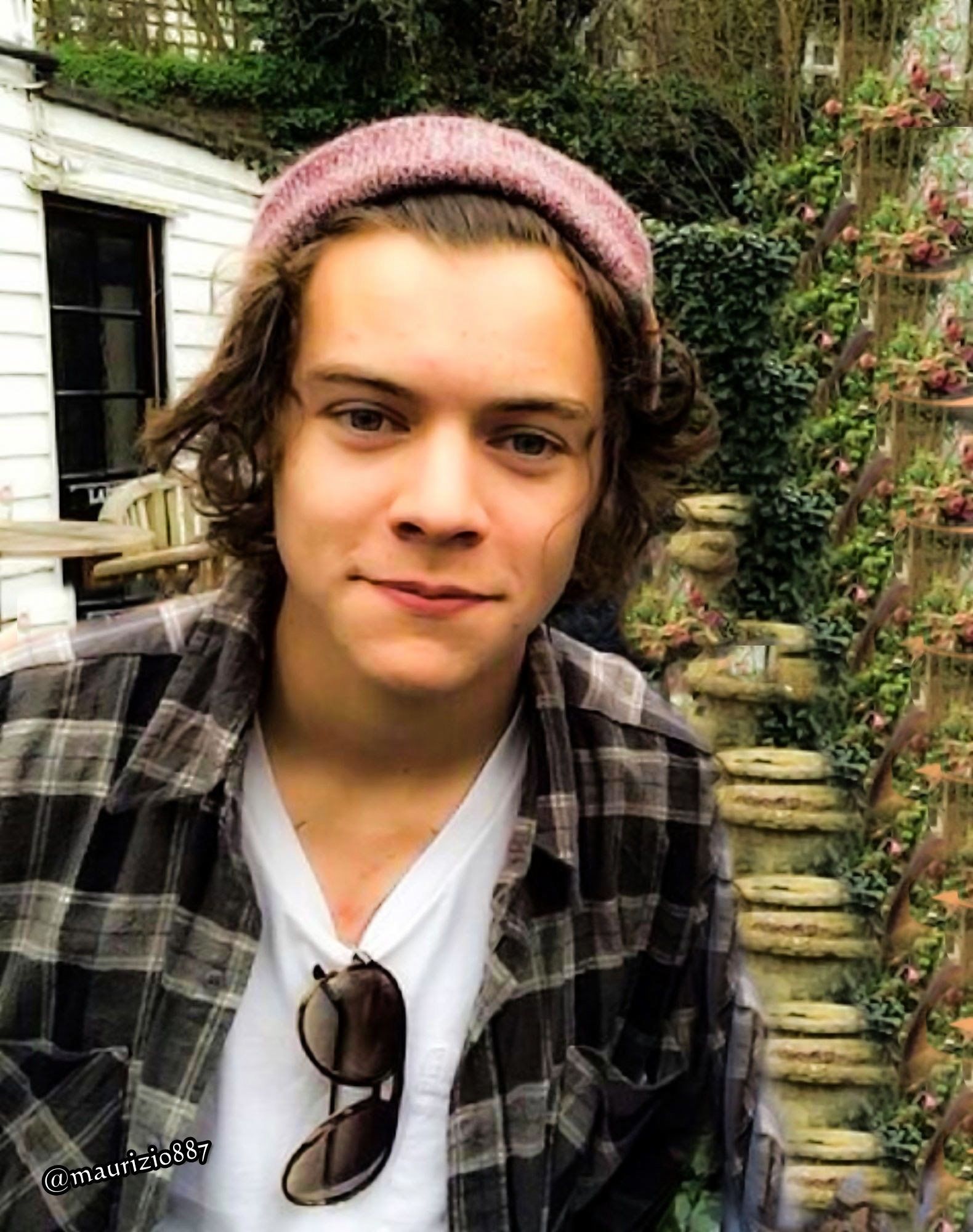 Harry Styles wearing a pink beanie hat - Harry Styles
