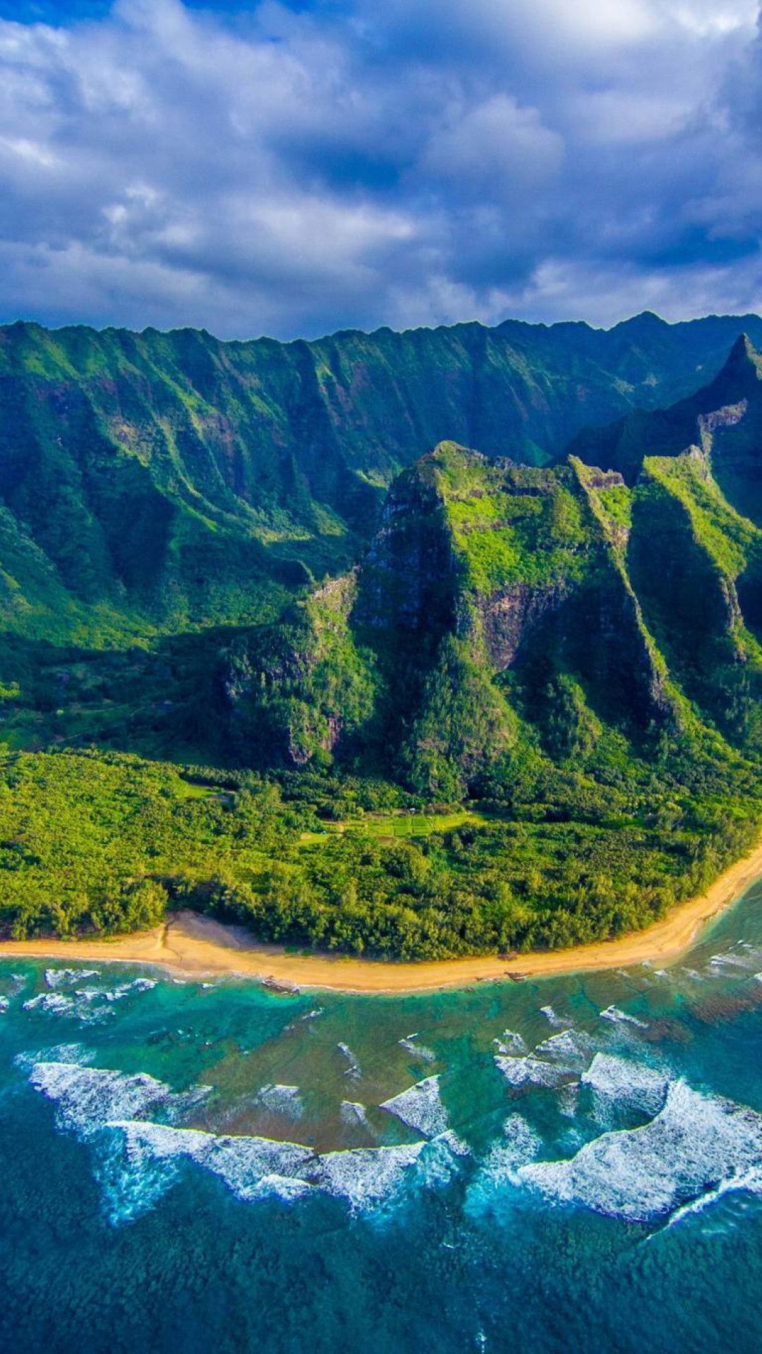 IPhone wallpaper with a beautiful landscape of a beach and mountains - Hawaii