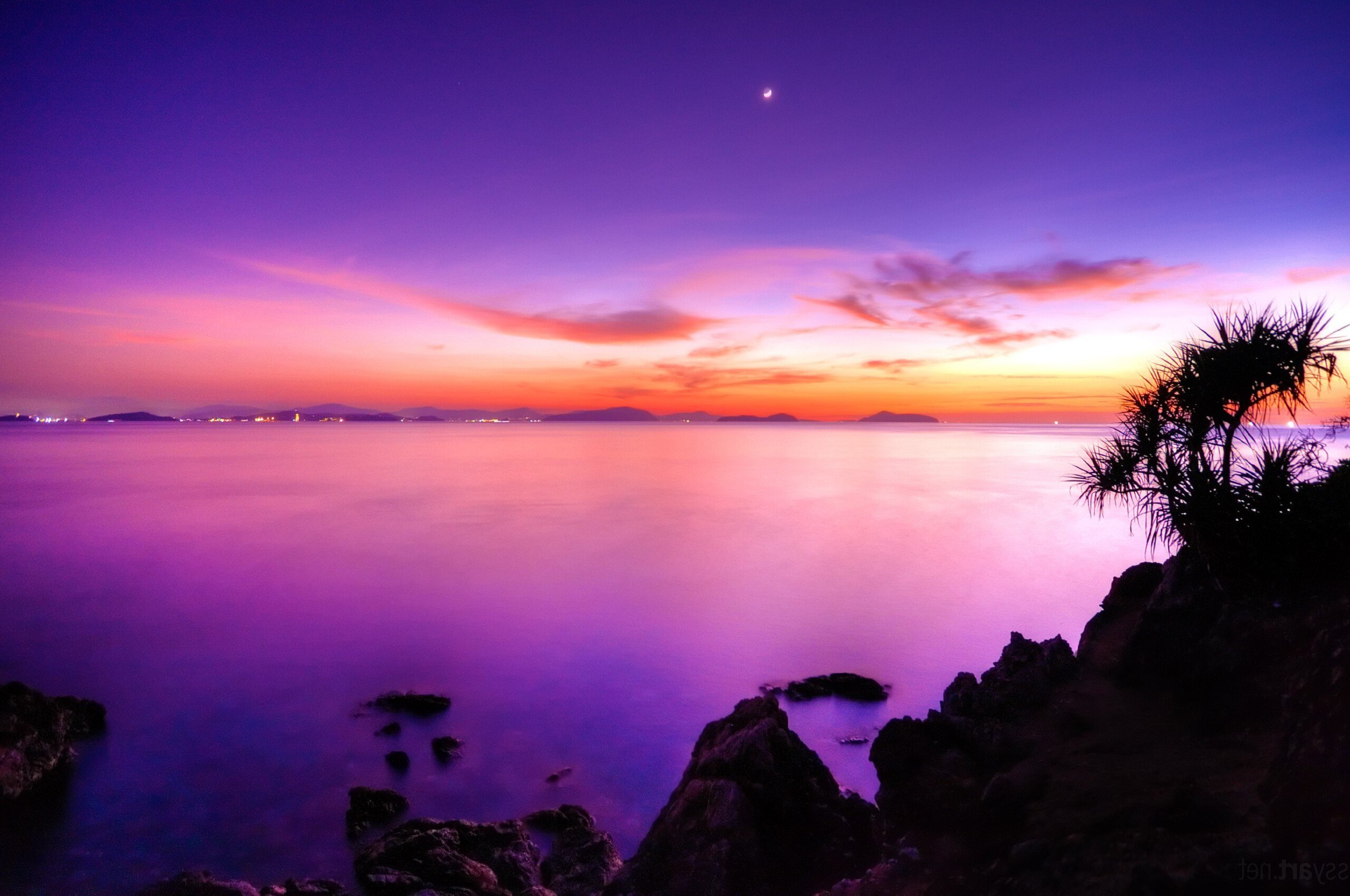 A purple sky over the ocean at sunset - Chromebook