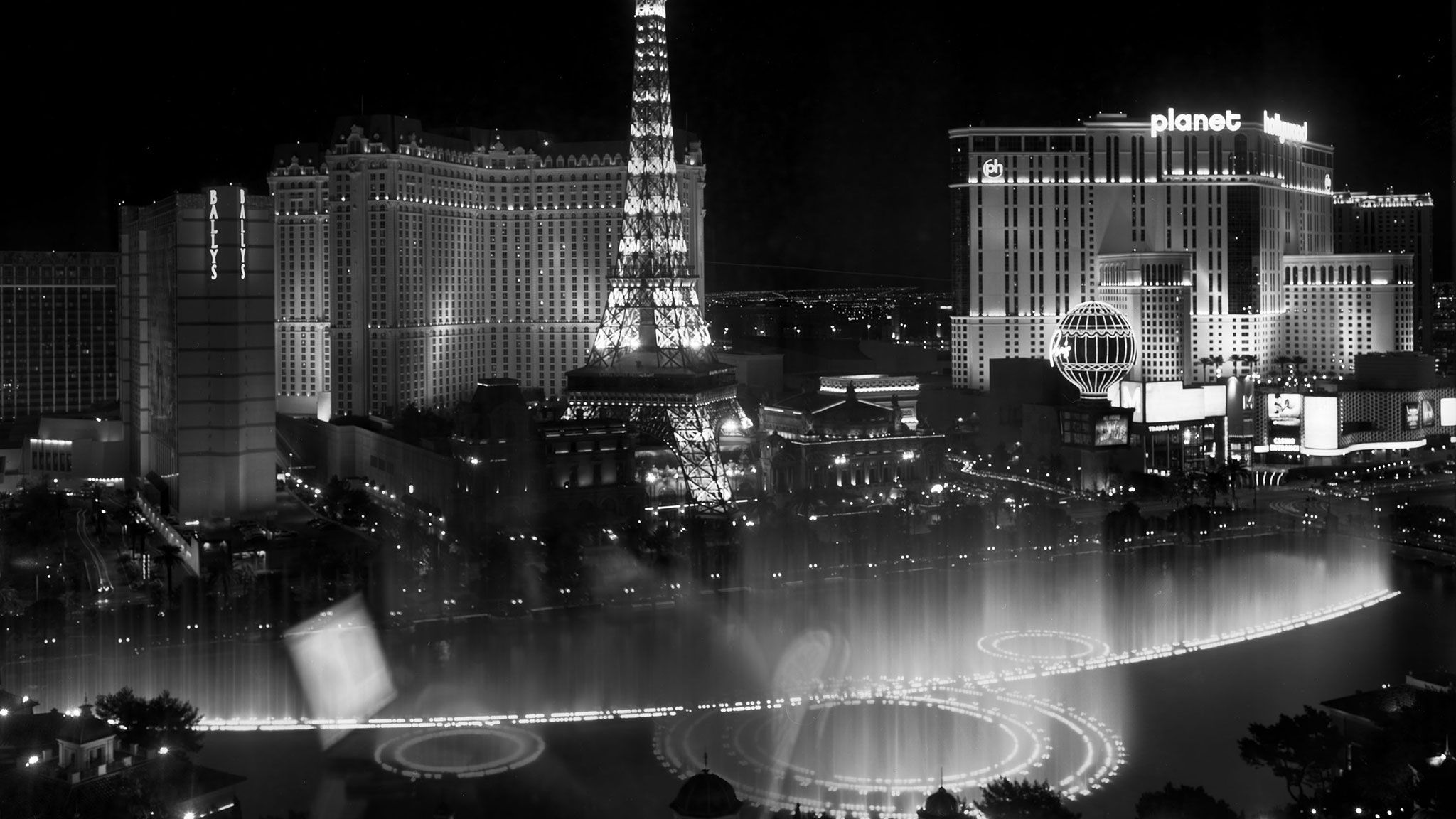 Black and white photo of the Bellagio fountain at night - Las Vegas