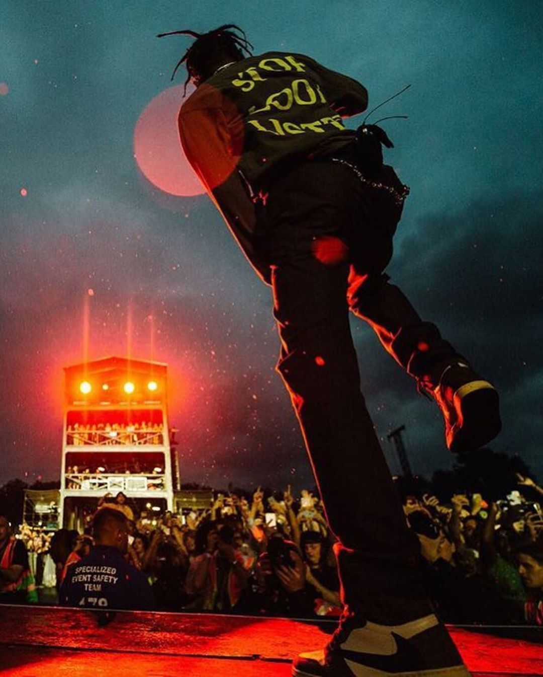 Travis Scott on Instagram: “ at #wirelessfestival in London Travis S. Travis scott wallpaper, Travis scott iphone wallpaper, Travis scott background