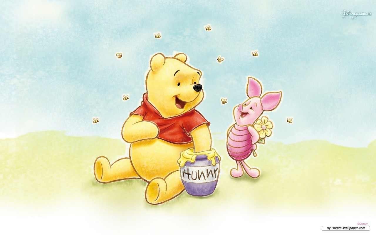 Winnie the Pooh and Piglet share honey - Winnie the Pooh