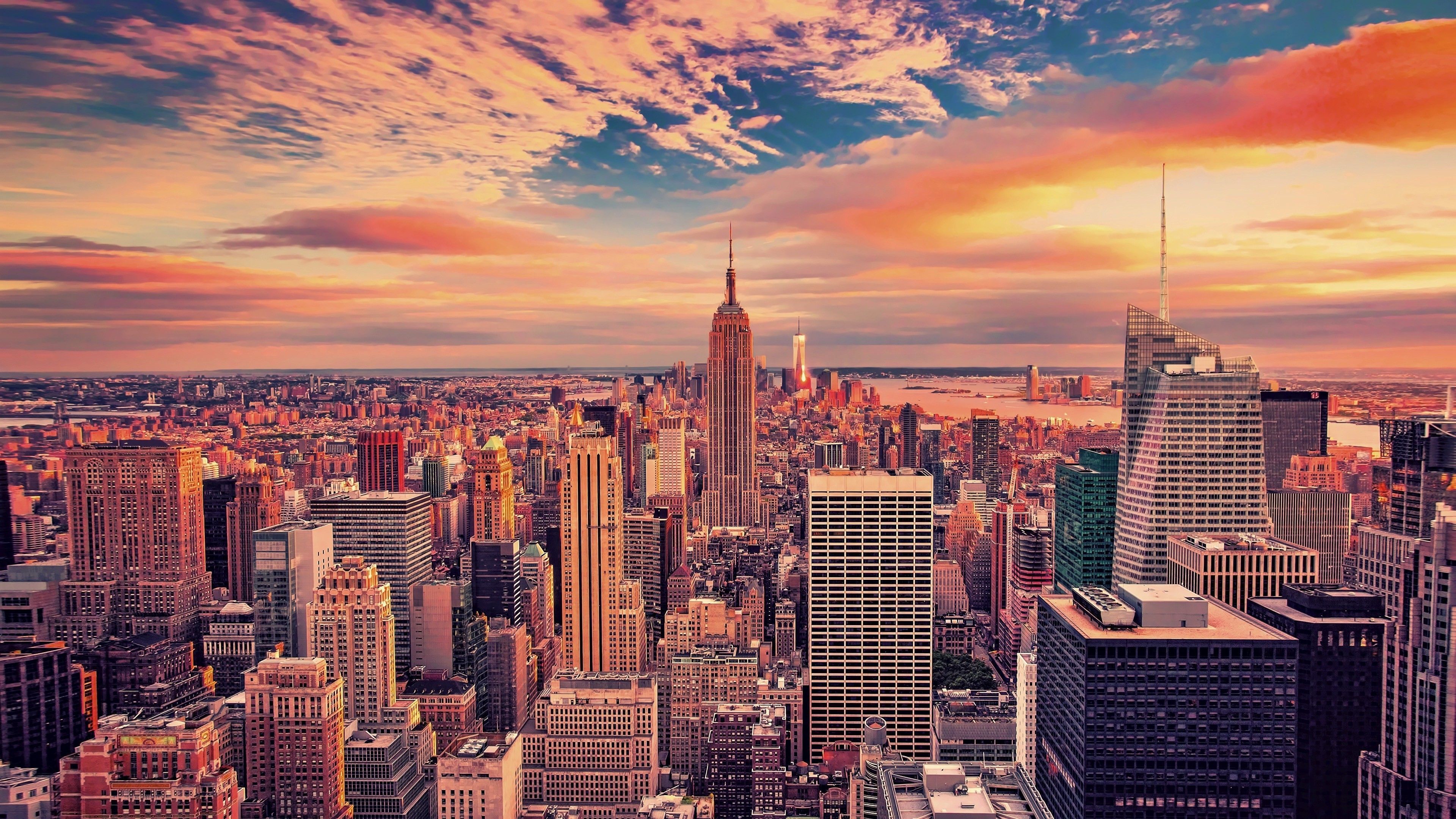A city skyline with buildings and the sun - New York