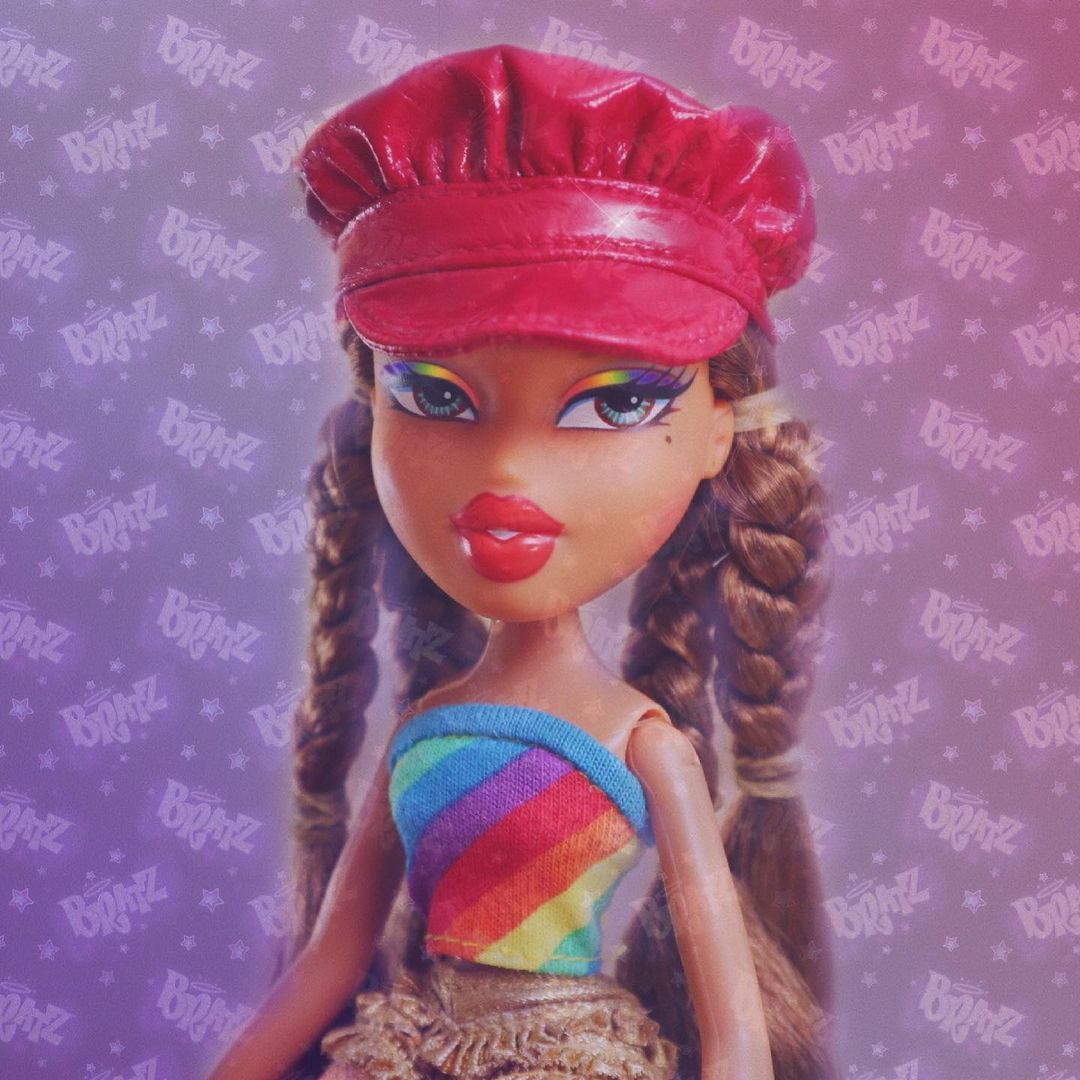 A doll with brown hair and a red hat. - Bratz