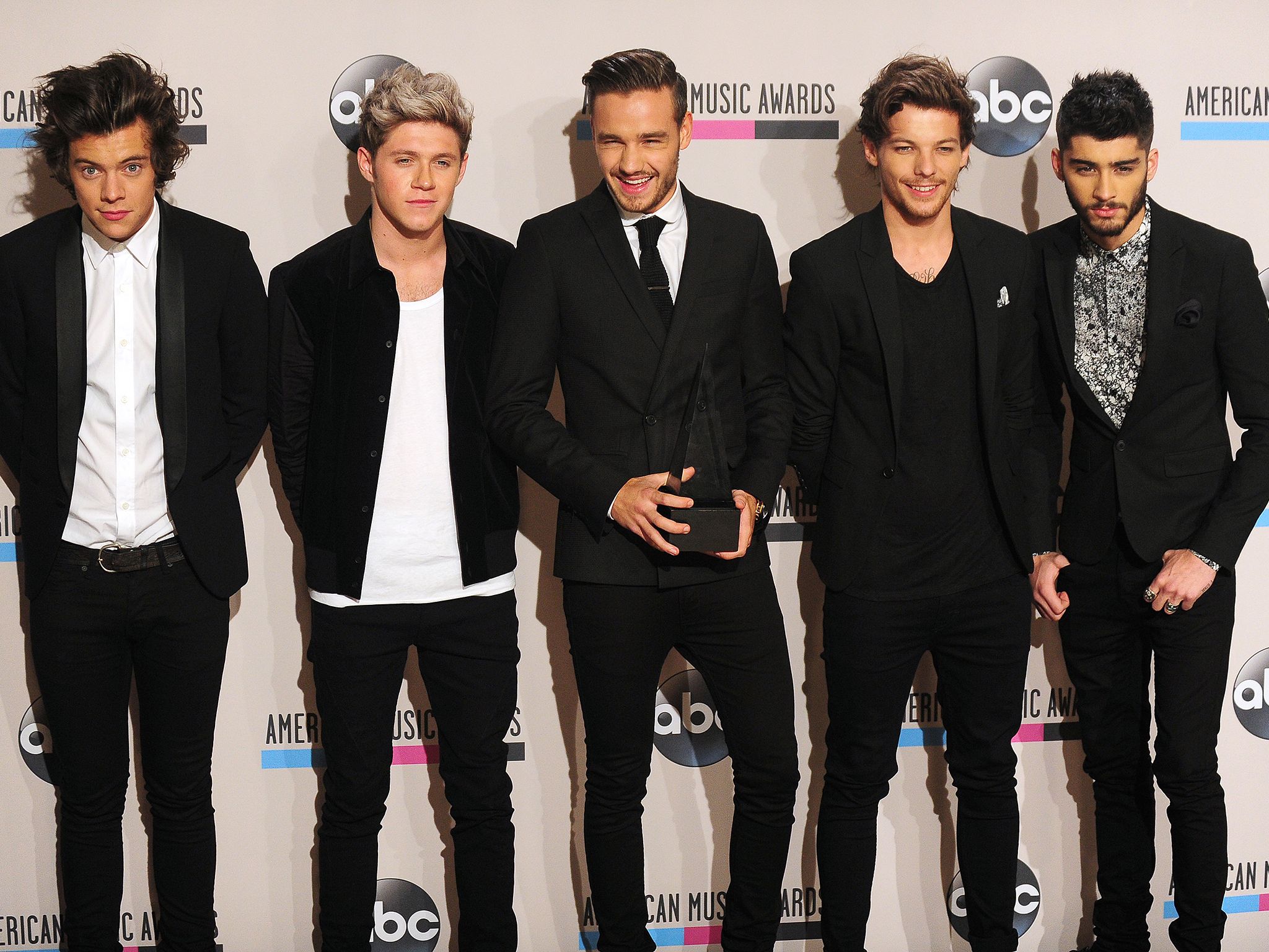 One Direction hit the red carpet at the American Music Awards. - One Direction