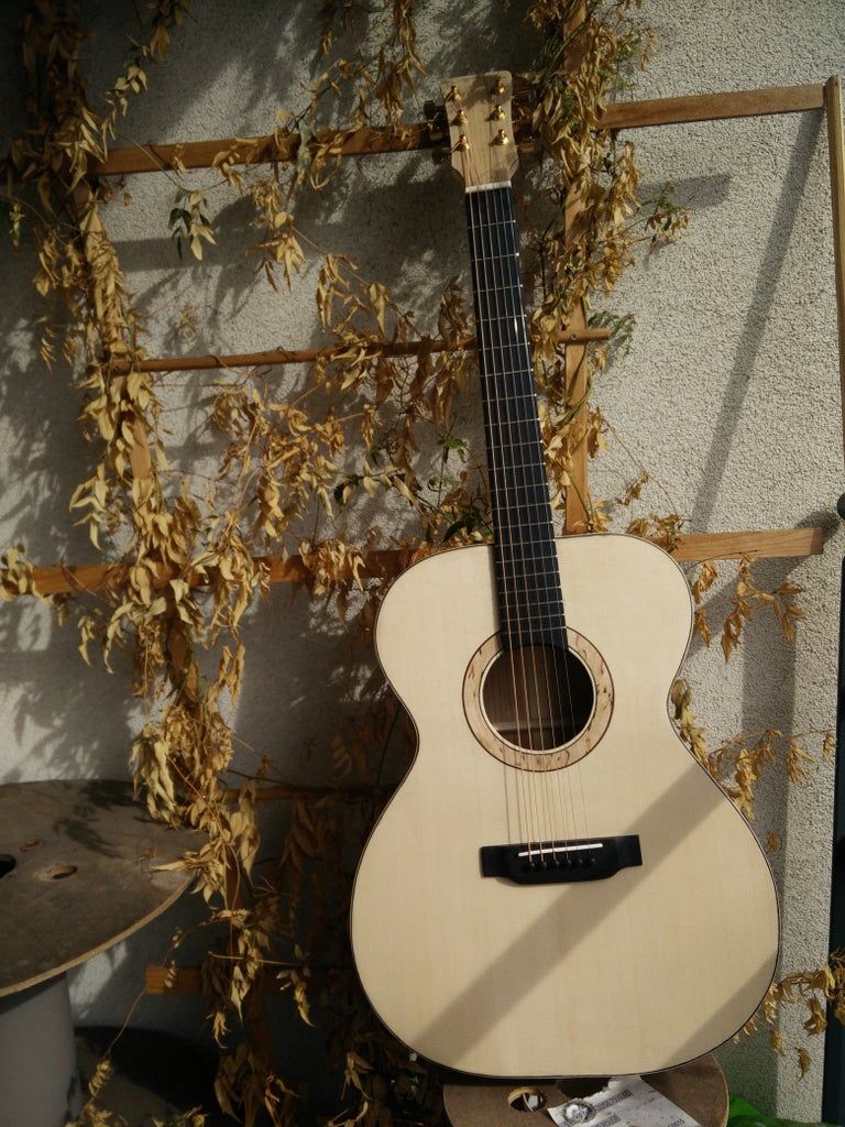 How to Make an Acoustic Guitar : 27 Steps (with Picture)