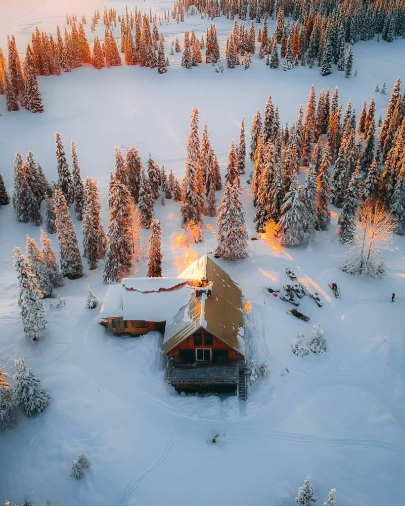 A cabin in the snow - Winter, snow