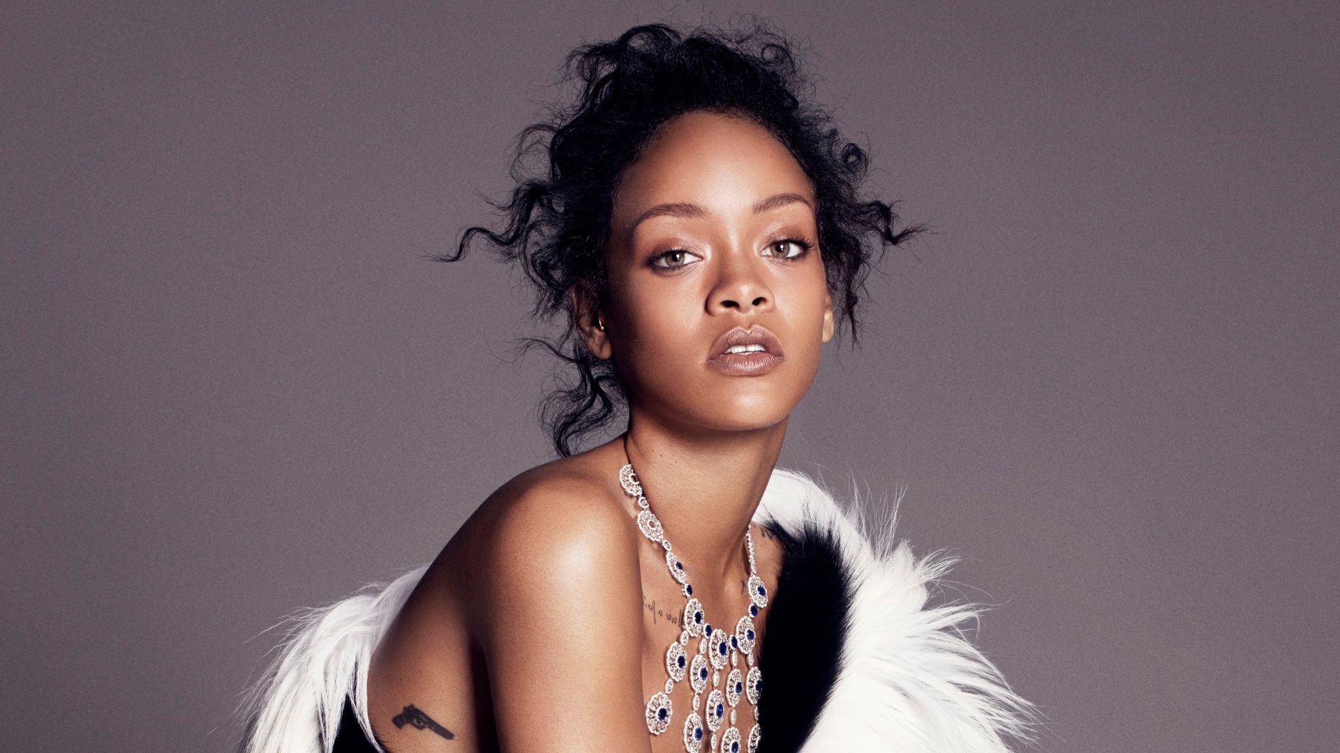 Rihanna is the cover star of vogue's september issue - Rihanna