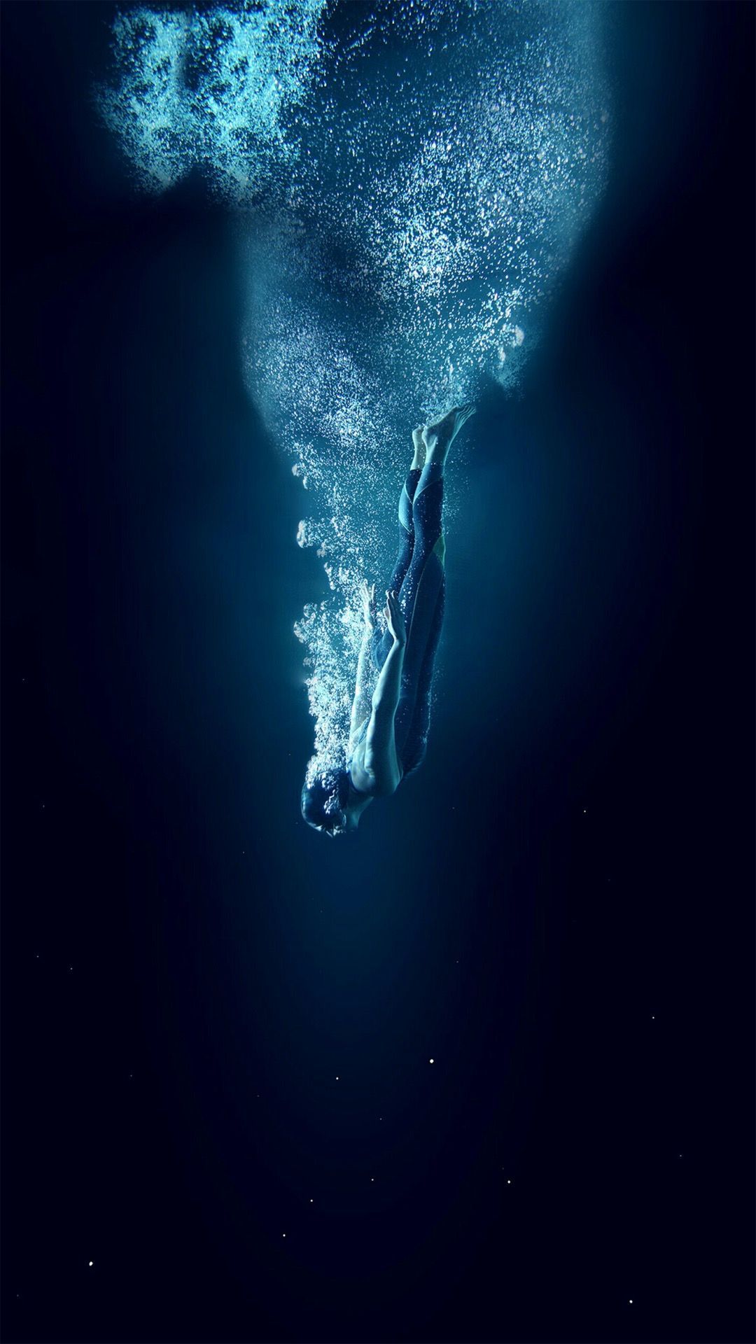 IPhone wallpaper of a diver in the ocean. - Underwater