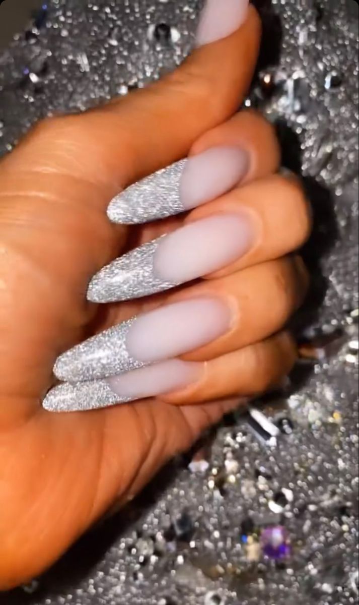 Crazy beautiful glittery long nails on Khloe Kardashian