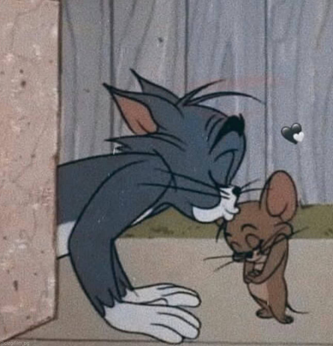 A cartoon of two mice kissing - Tom and Jerry