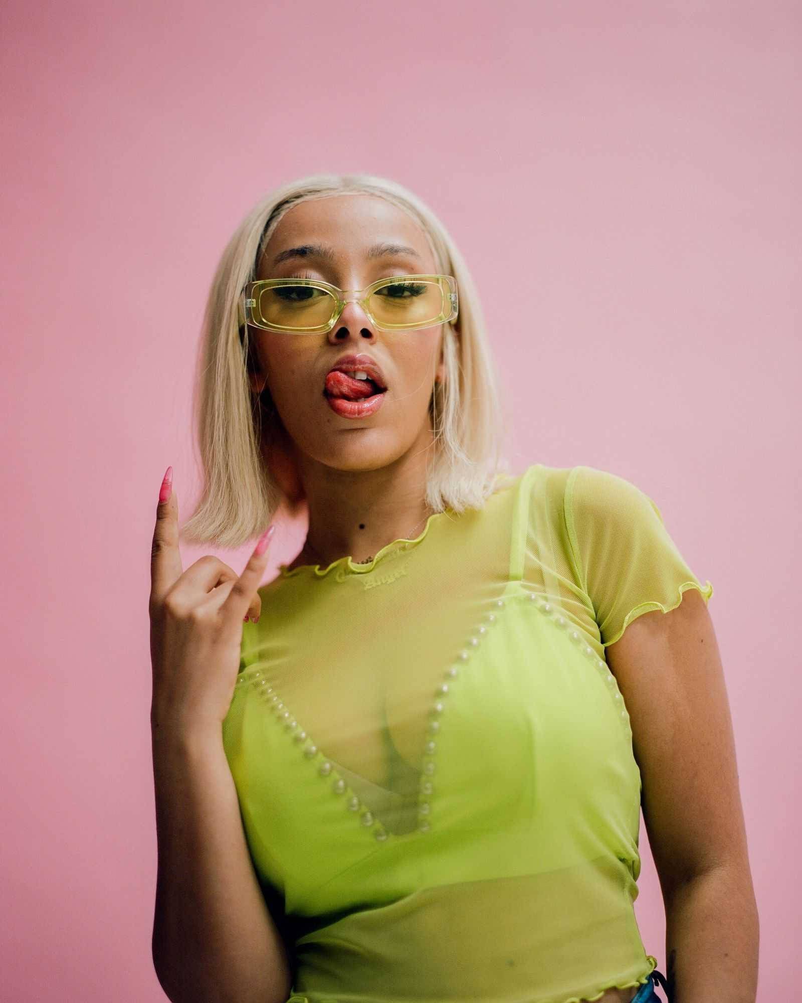 Download Doja Cat Lime Top Wallpaper