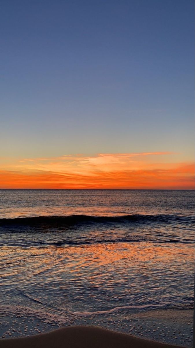 Pin på “VOGUE”. Beach sunset wallpaper, Sunset picture, Sky aesthetic