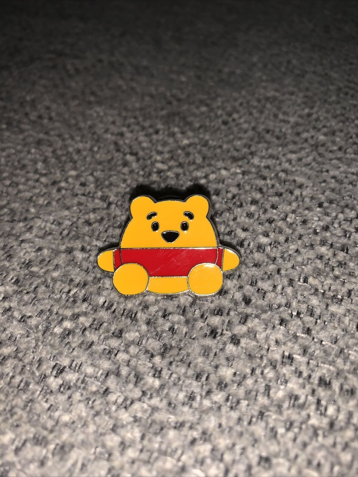 Walt Disney SITTING WINNIE THE POOH TRADING PIN