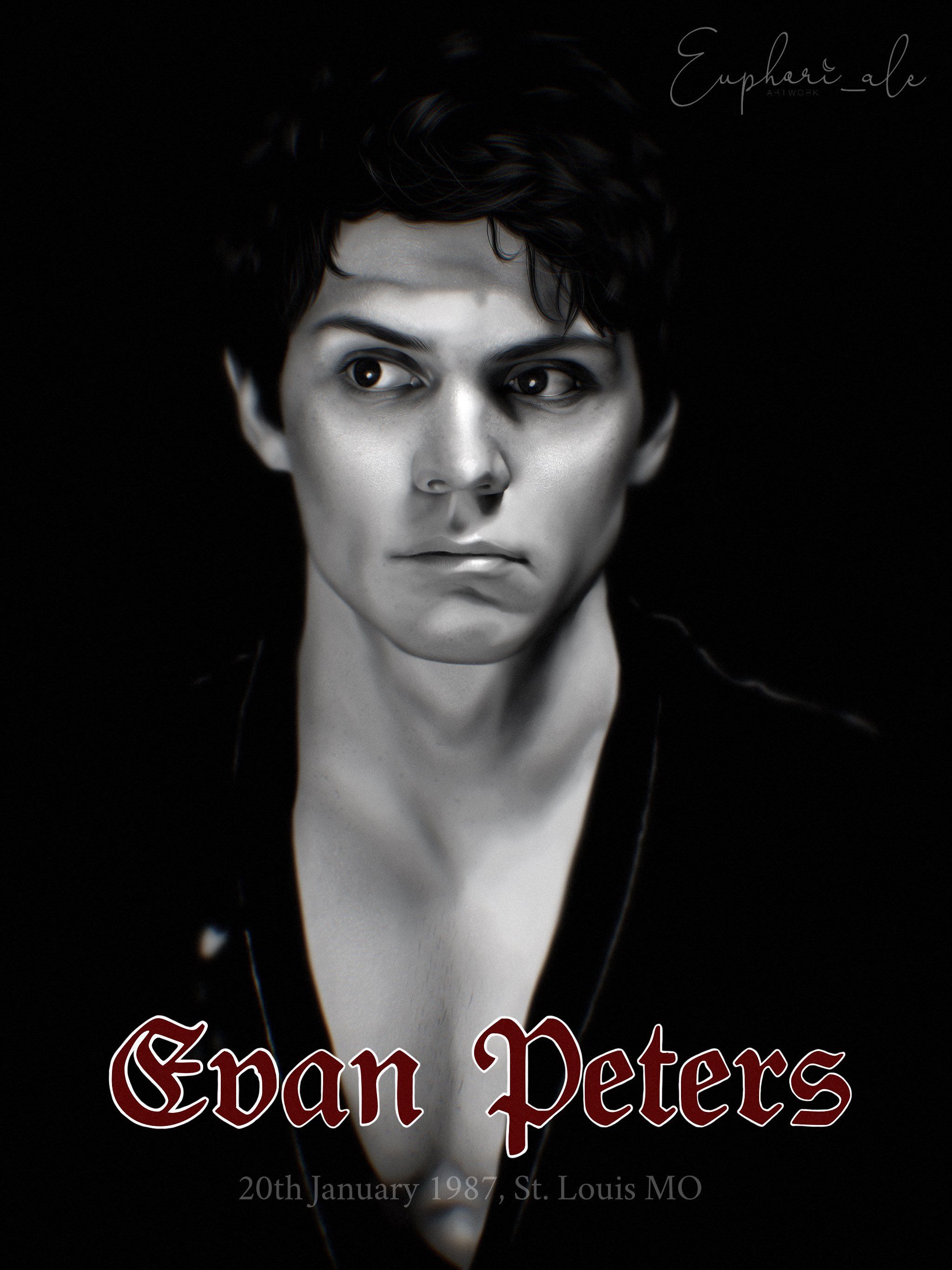 A man with black hair and dark eyes - Evan Peters