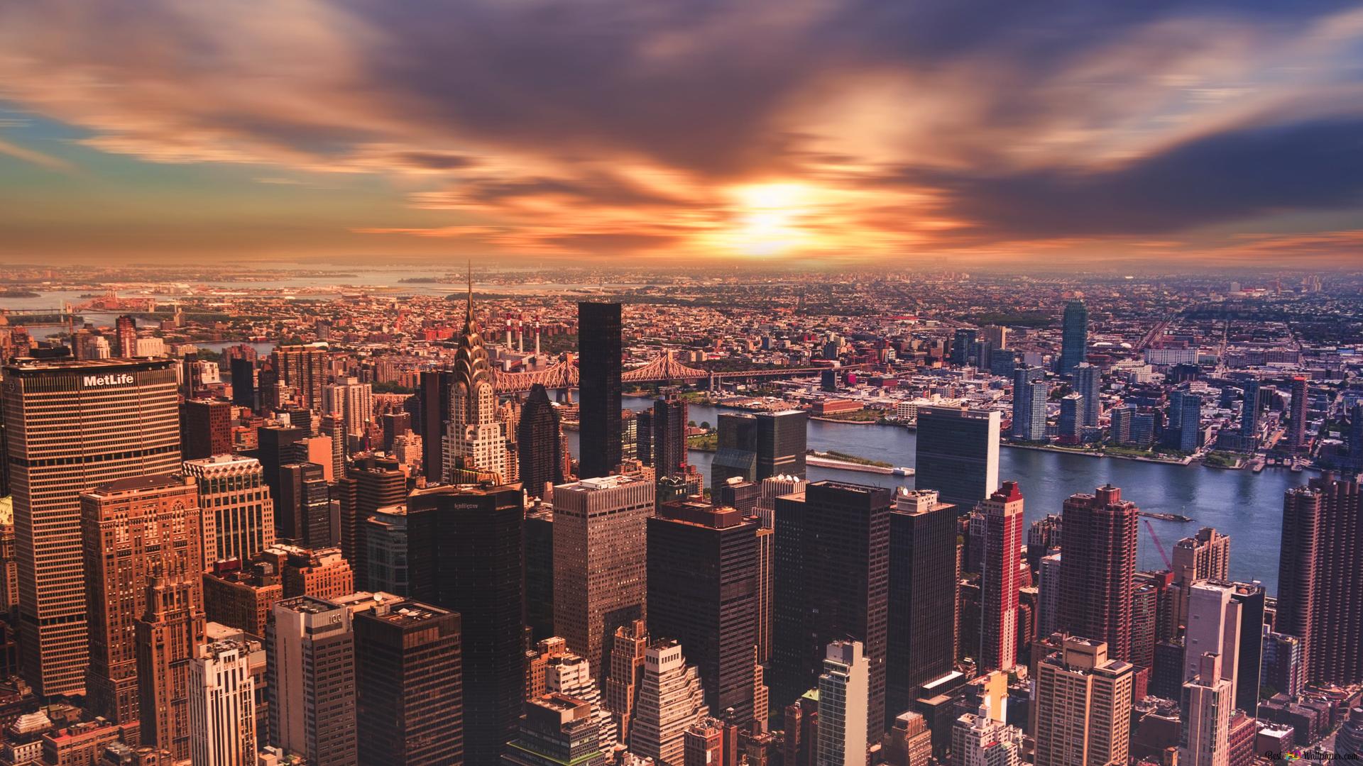 Aerial view of the city of New York at sunset - New York