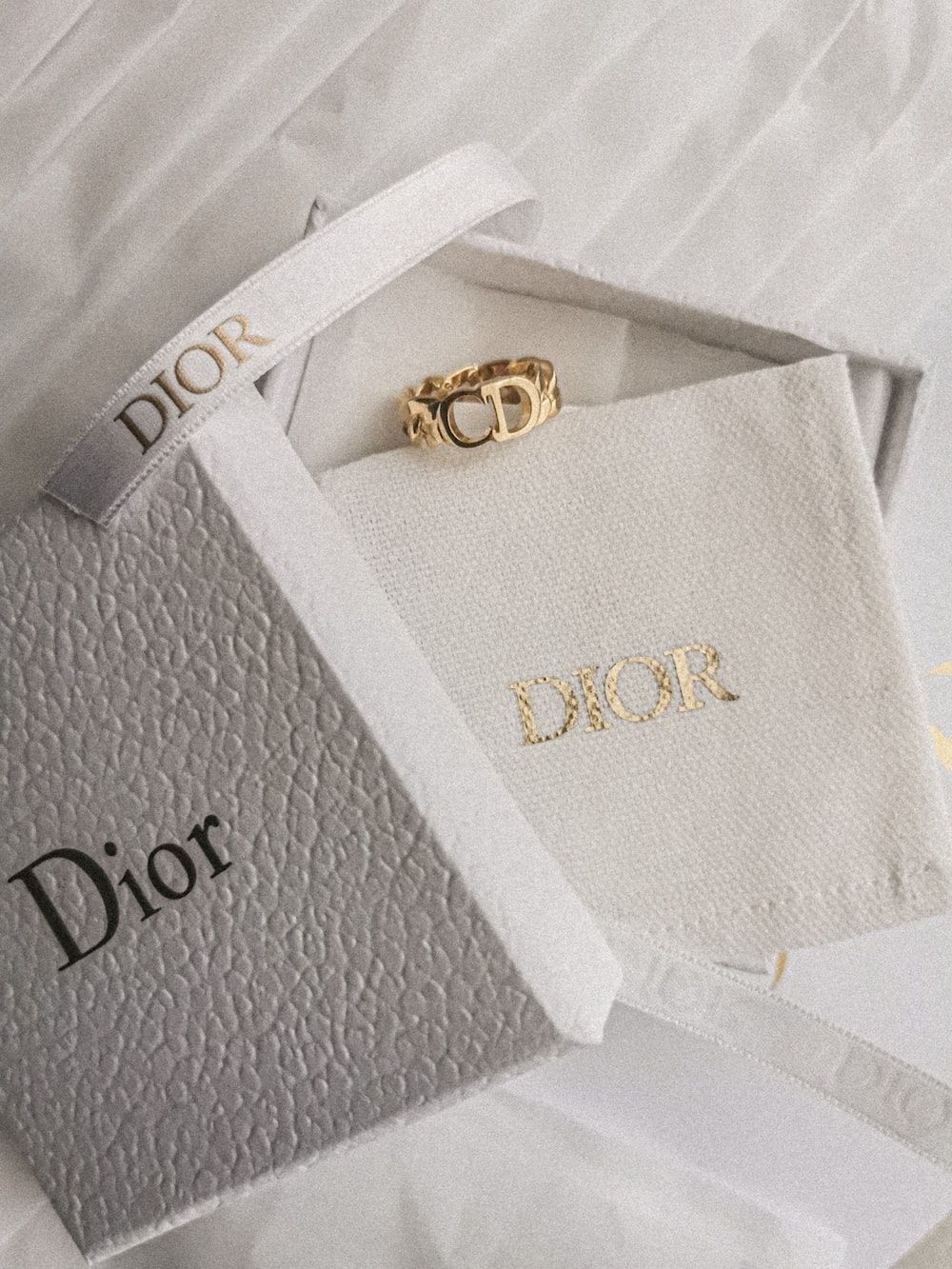 A gold Dior ring in its box - Dior