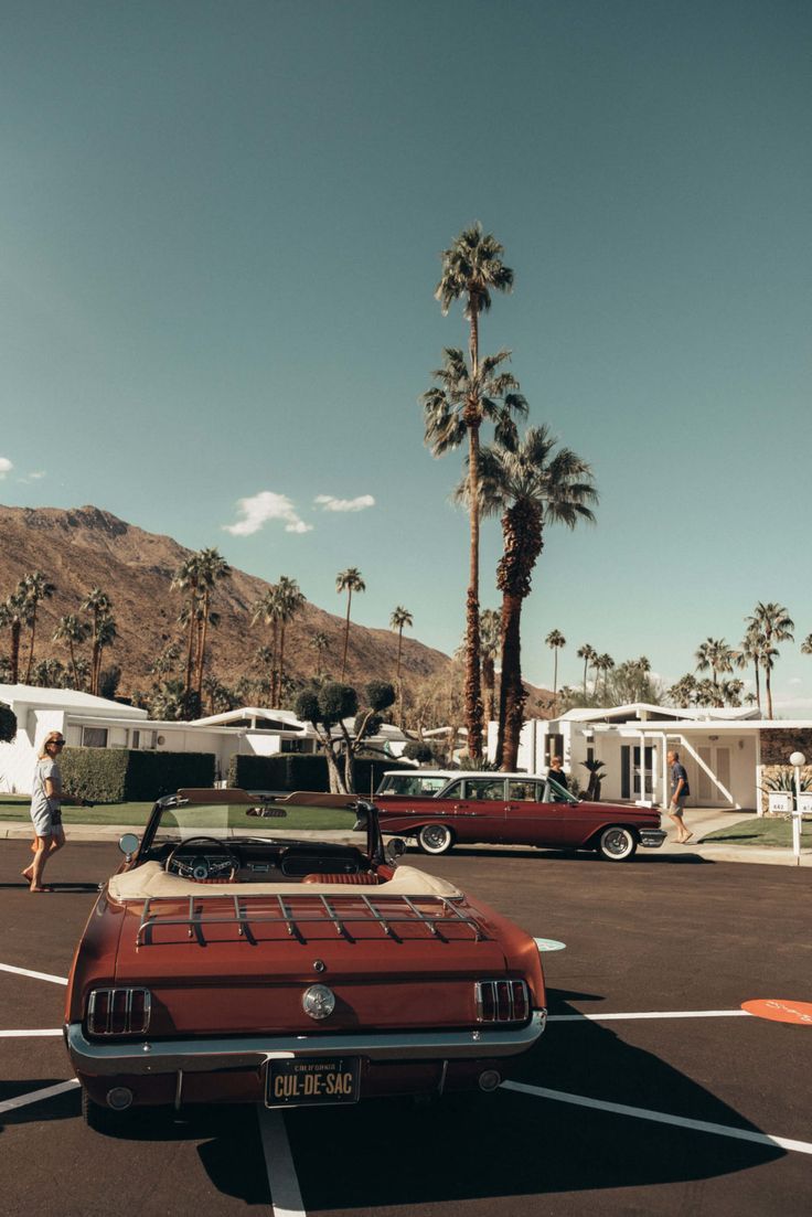 Photo to Inspire You to Attend Modernism Week in Palm Springs. Retro photography, Wallpaper vintage, Retro wallpaper