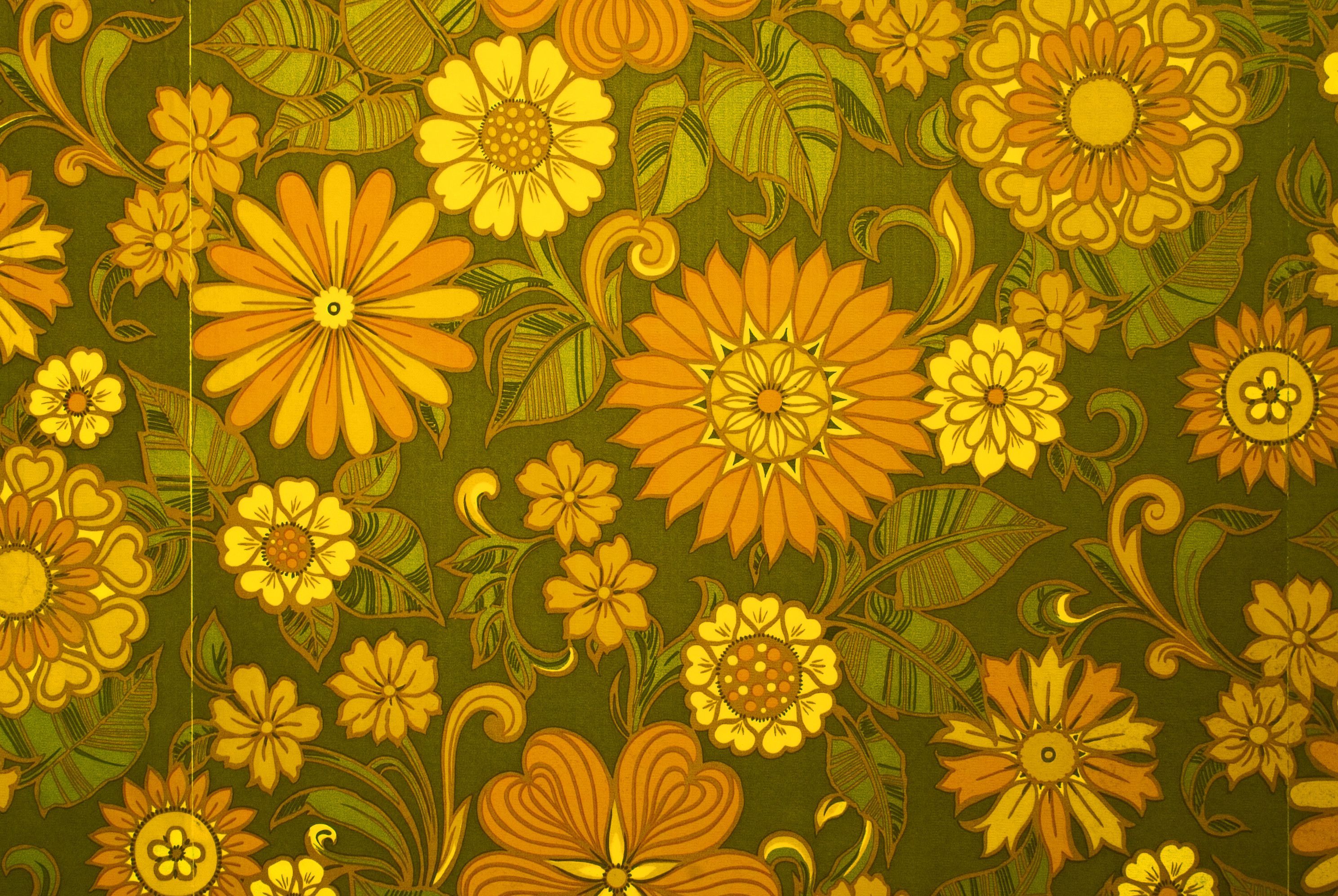 A seamless pattern of orange and yellow flowers - 70s