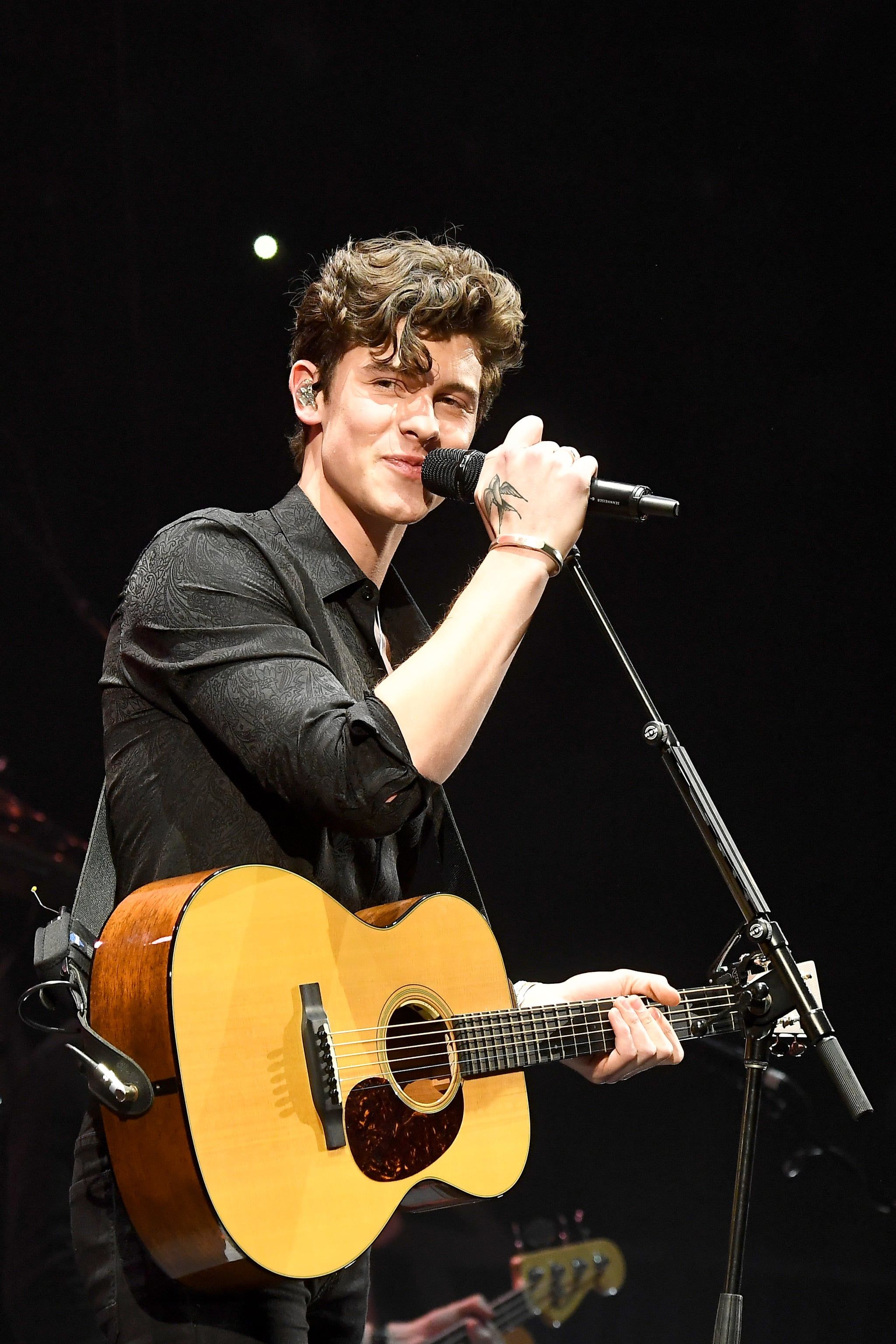 Shawn Mendes performs on stage at the 2019 Jingle Ball Tour - Shawn Mendes