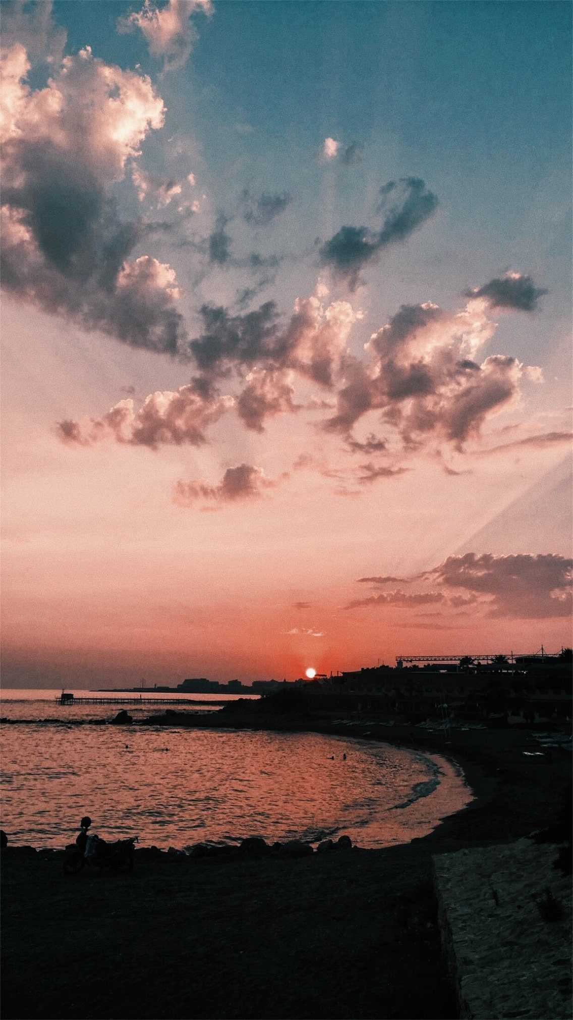 A beautiful sunset with clouds and a body of water. - VSCO, summer, photography