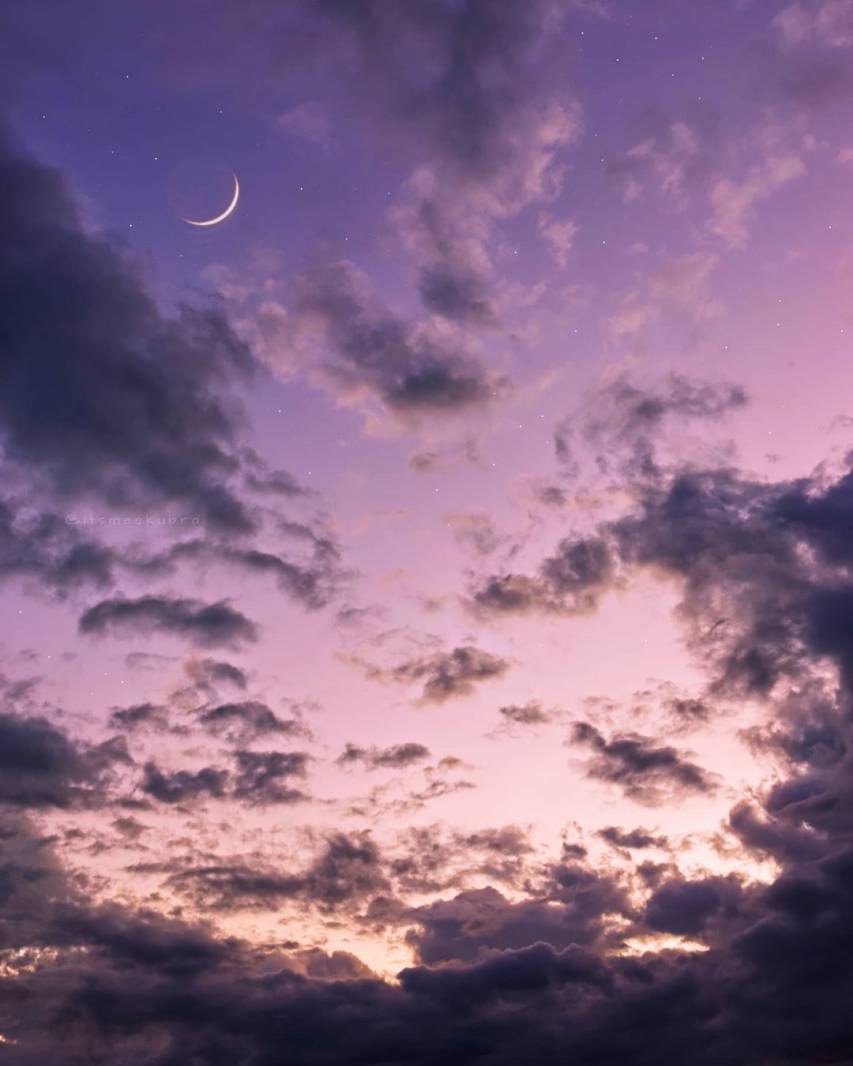 The crescent moon in a purple sky - Indie