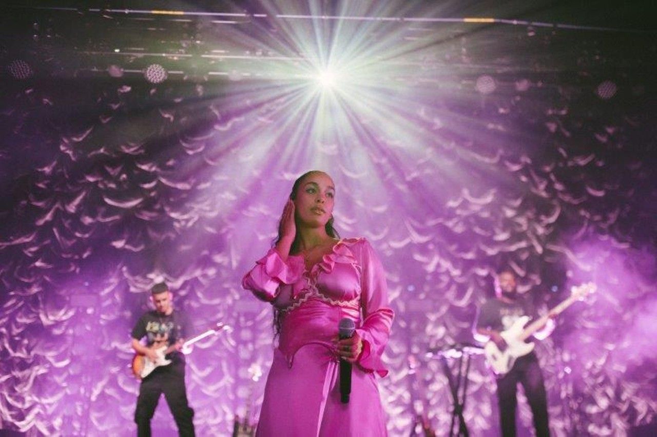 Photos of Jorja Smith and Kali Uchi being angelic at the Fillmore Miami Beach. Tampa. Creative Loafing Tampa Bay