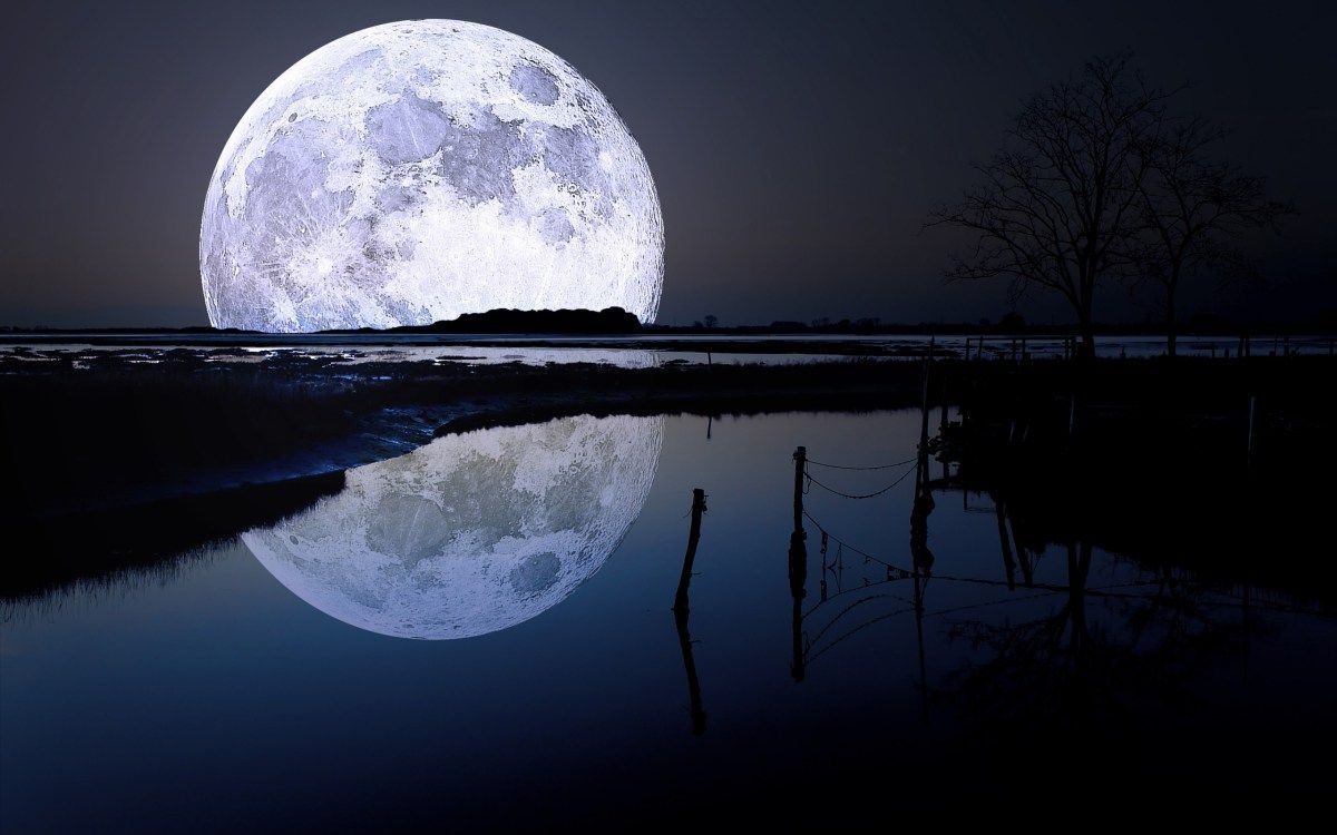 A full moon is reflected in the water - Moon