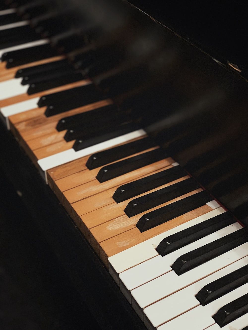 close up photography of black piano photo