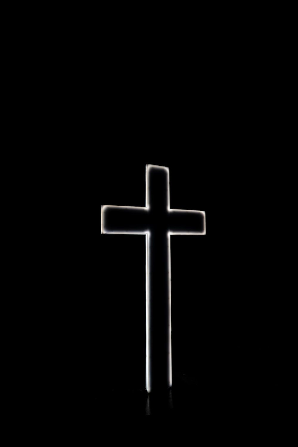 A cross in the dark - Cross