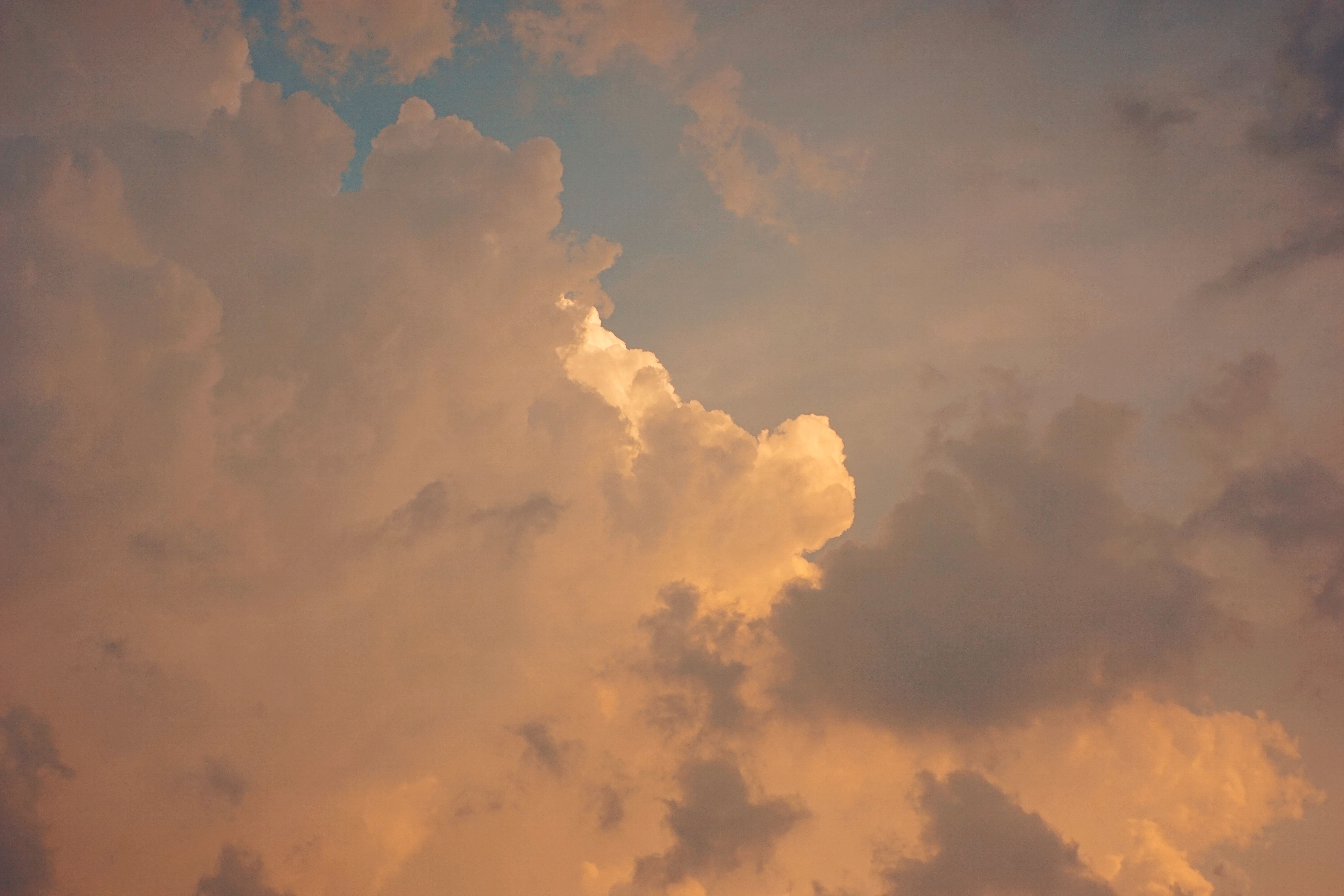 A photo of a cloud formation in the sky at sunset. - MacBook, iMac, cloud, photography