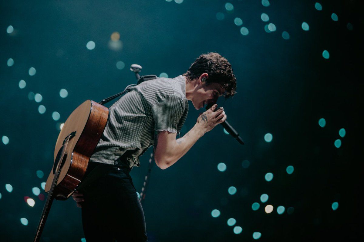 Canadian singer-songwriter Shawn Mendes performs on stage with a guitar. - Shawn Mendes