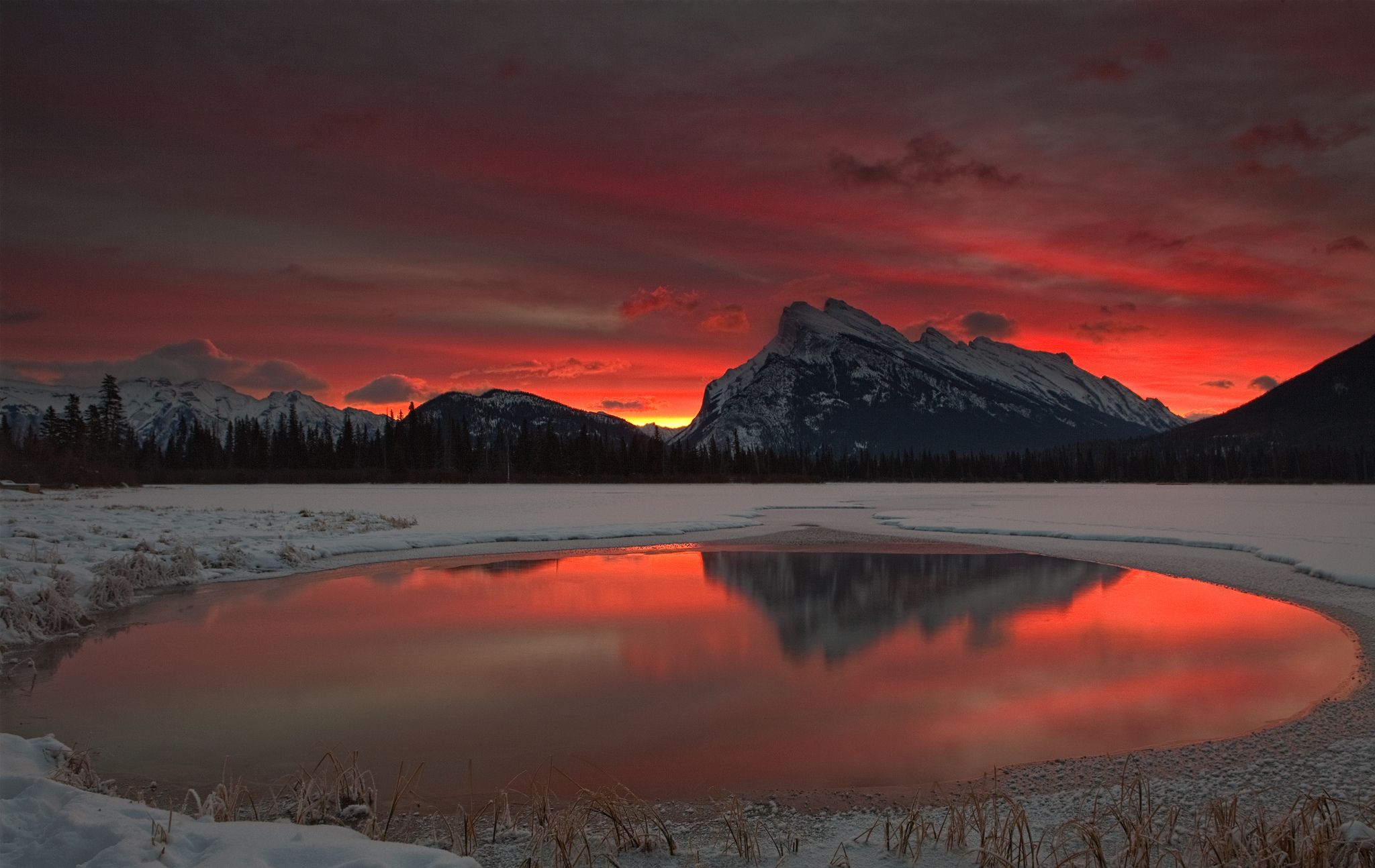 A red sky at night, shepherds delight. - Mountain, sunrise, lake