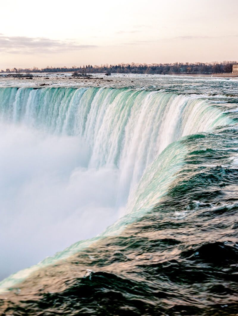 Niagara Falls is one of the most famous waterfalls in the world. - Travel