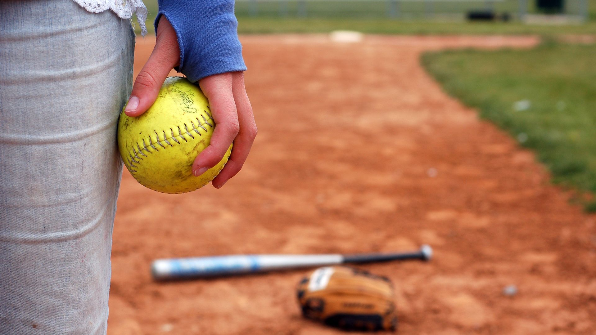 Snapchat post ends World Series bid for girls' softball team