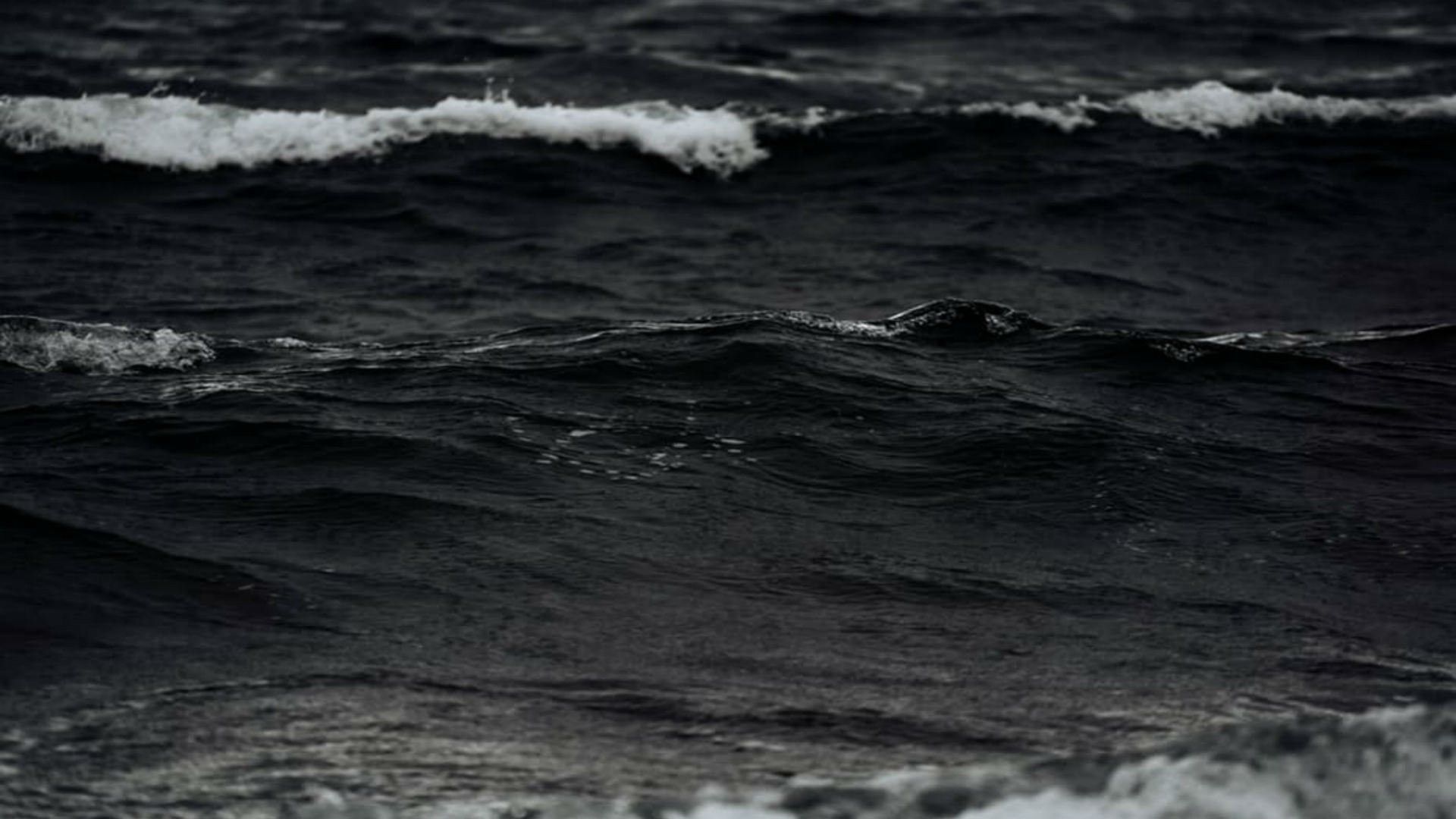 Ocean Waves HD Dark Aesthetic Wallpaper