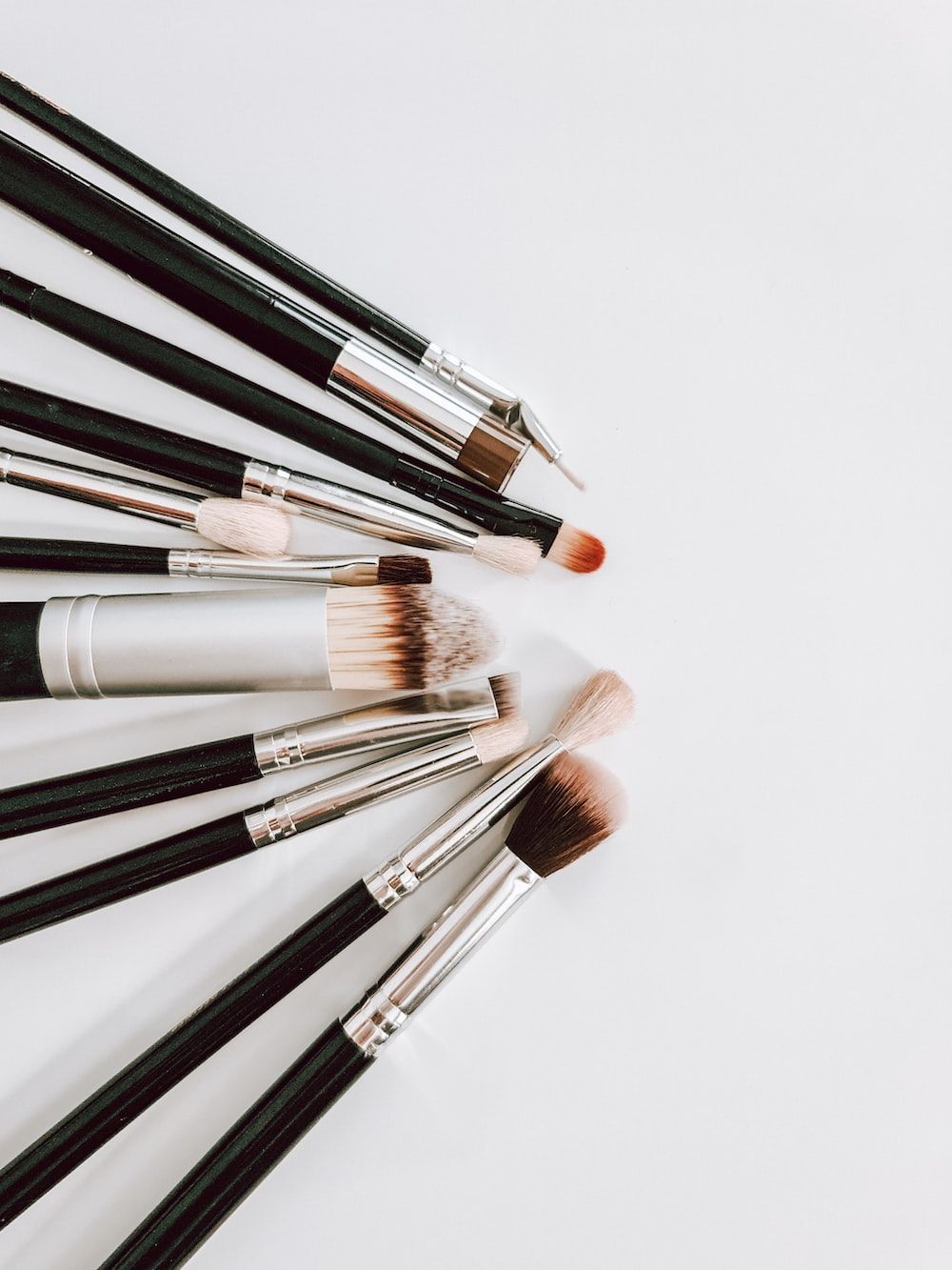 10 makeup brushes on a white background - Makeup