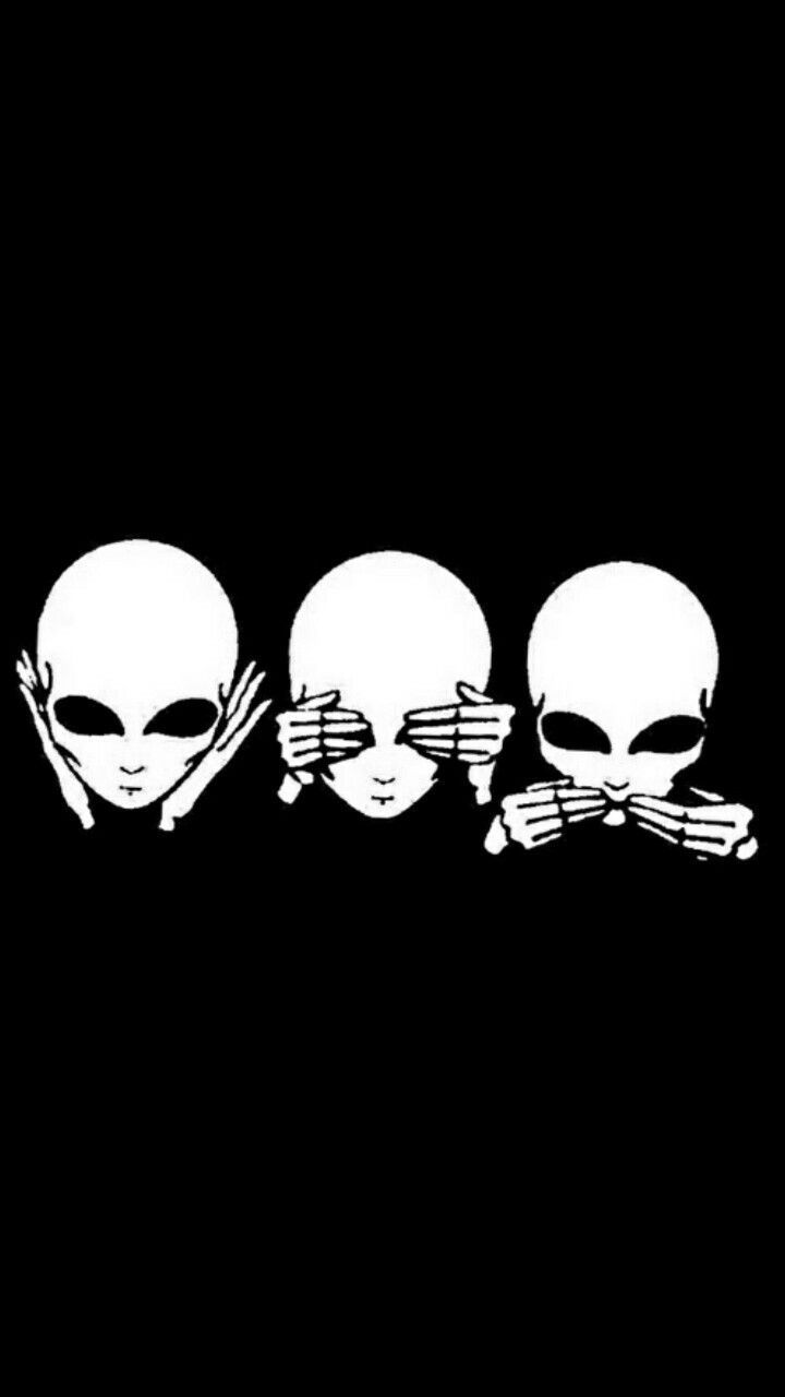 3 white aliens on a black background - Alien