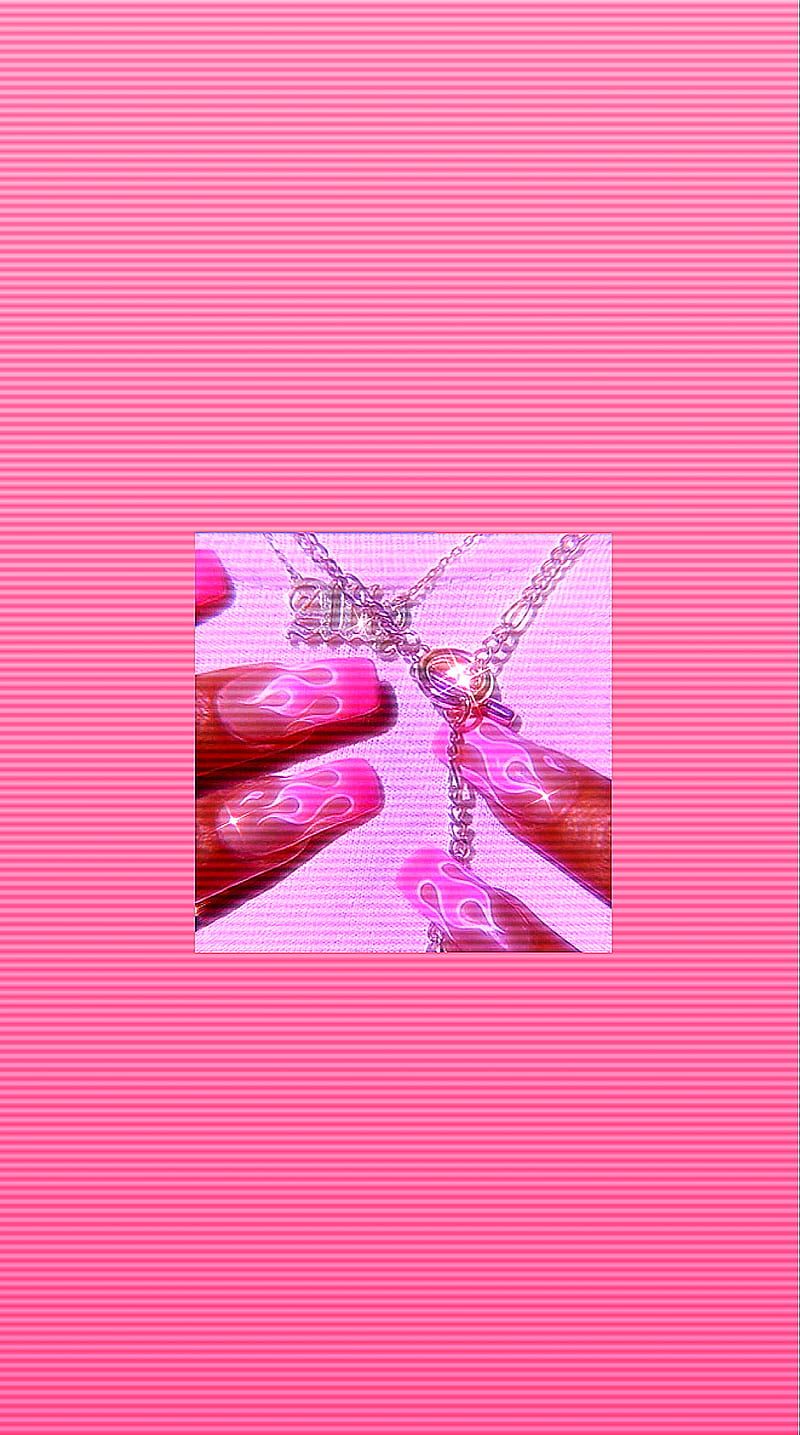 Hand holding a pink necklace - Nails