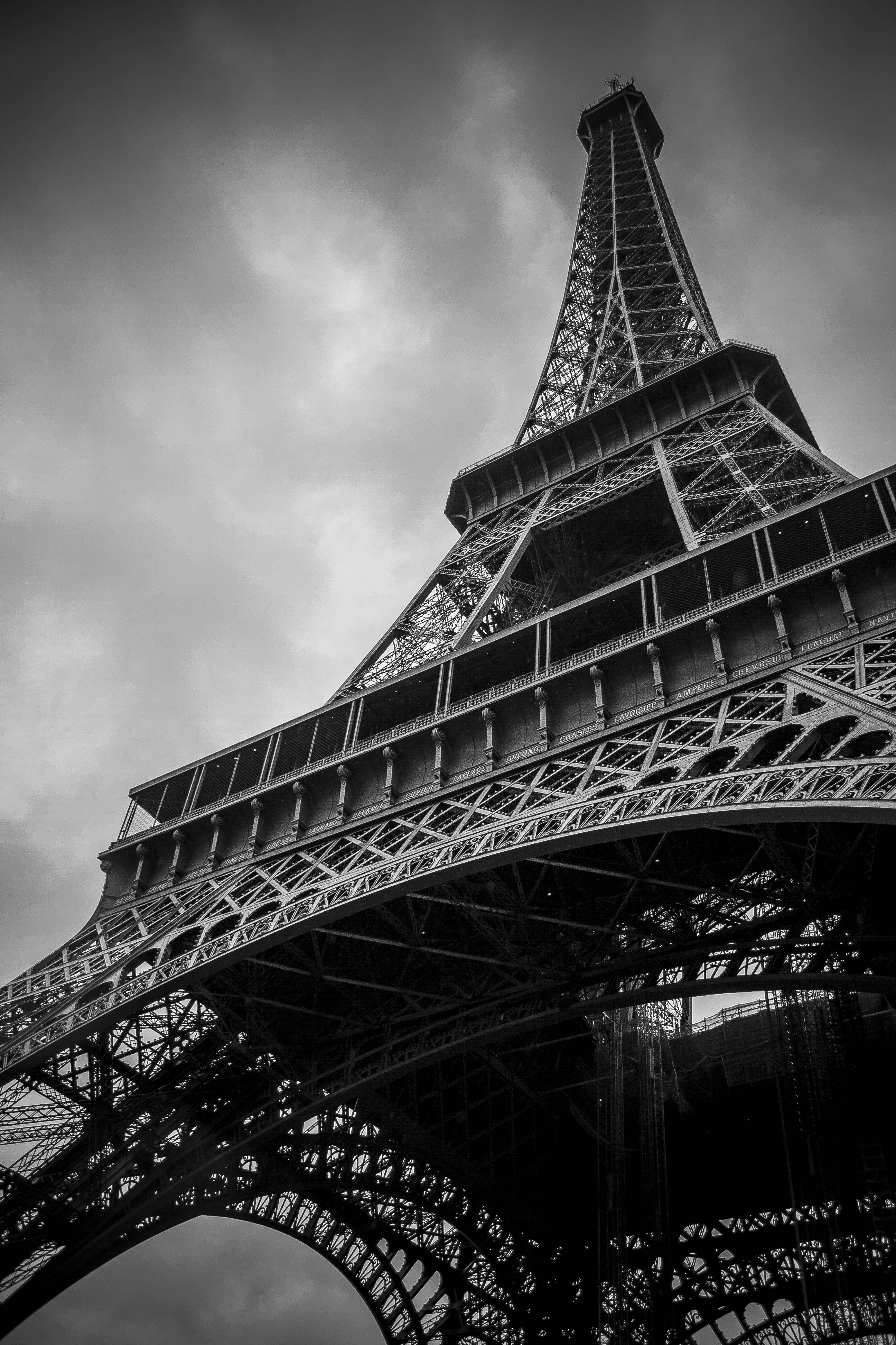 Download Black And White Eiffel Tower Wallpaper