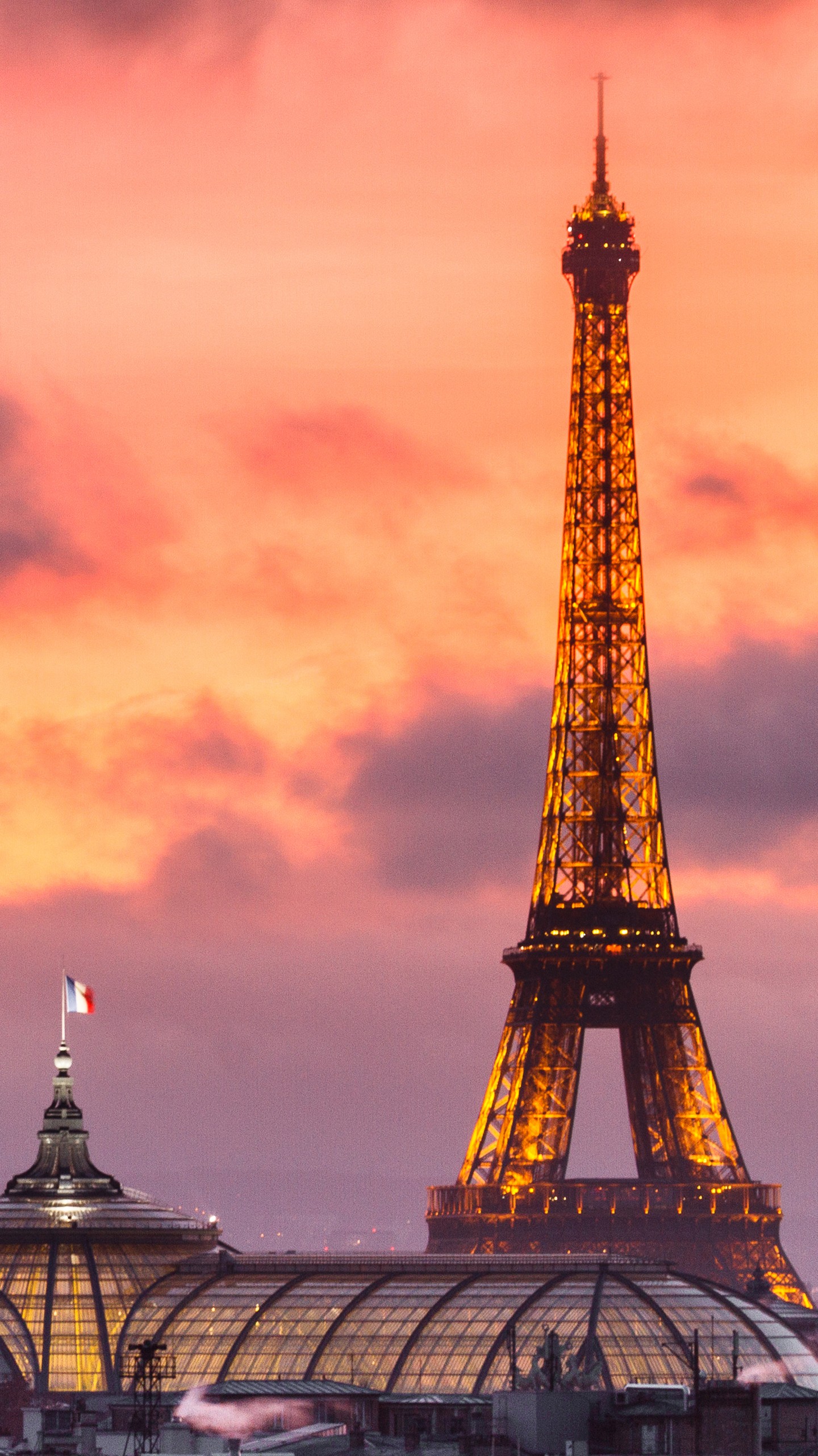 Paris Eiffel Tower With Purple Sky And Clouds Background During Sunset 4K 5K HD Travel Wallpaper